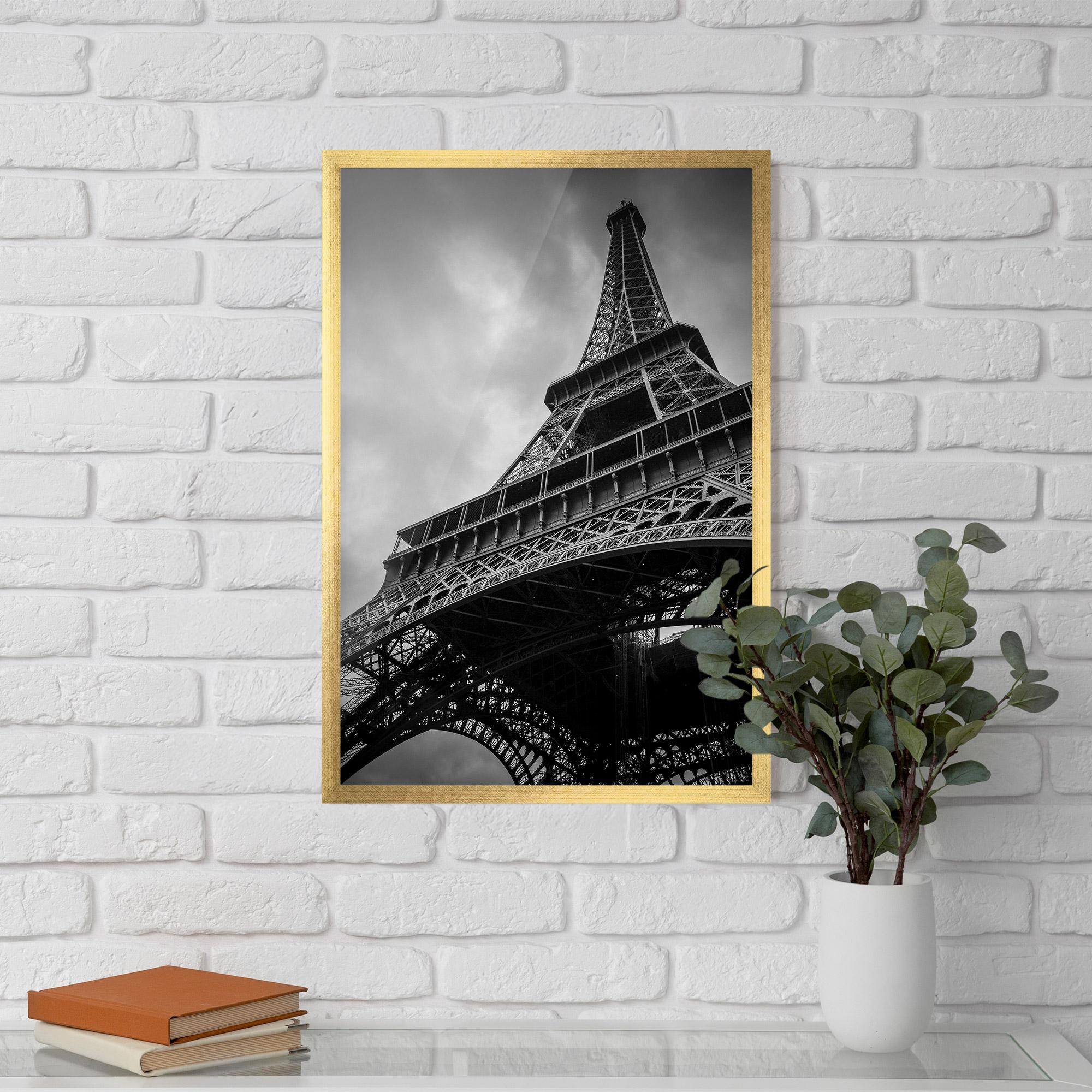 Poster Înrămat Eiffel Grey Tower mockup 5