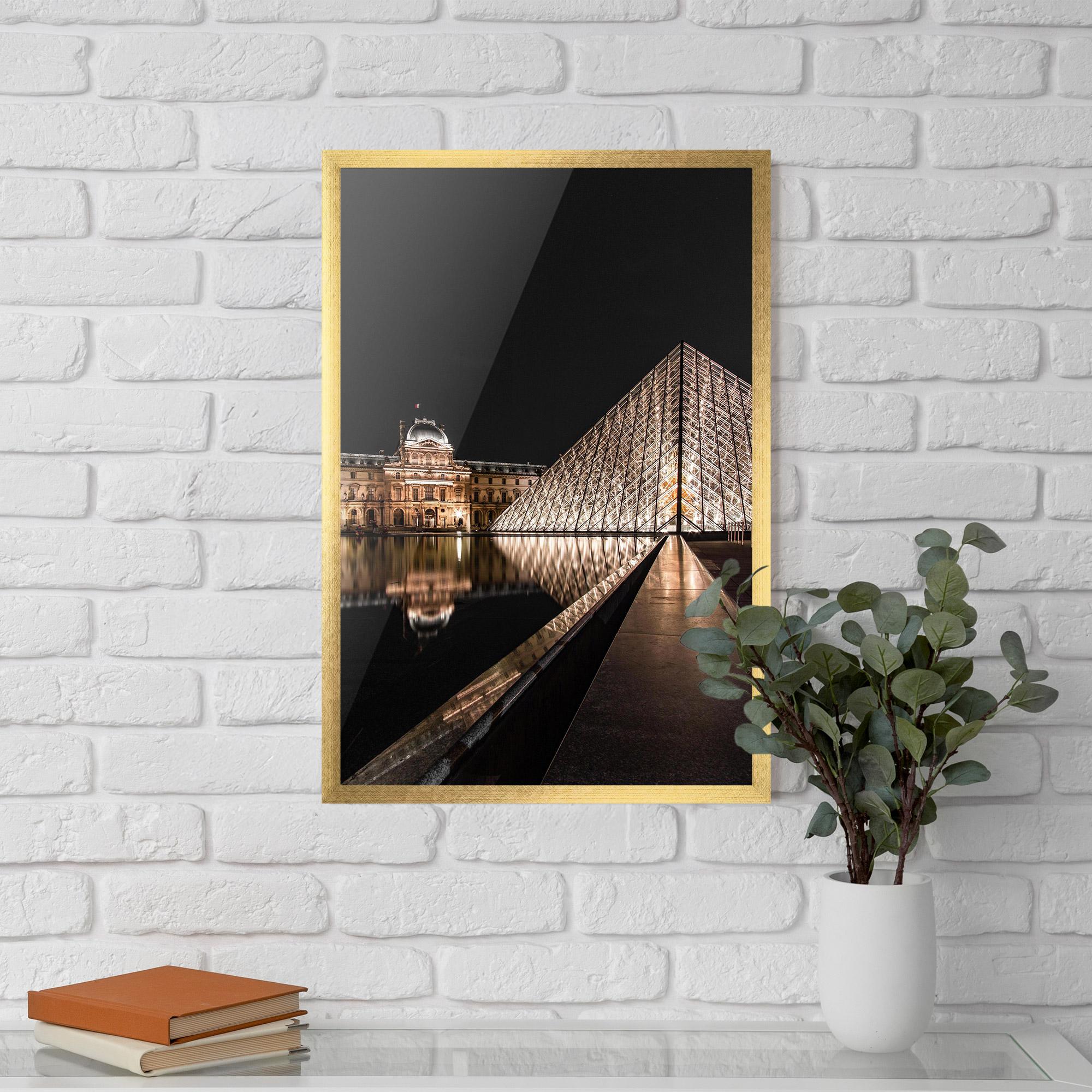 Poster Înrămat Louvre Night mockup 5