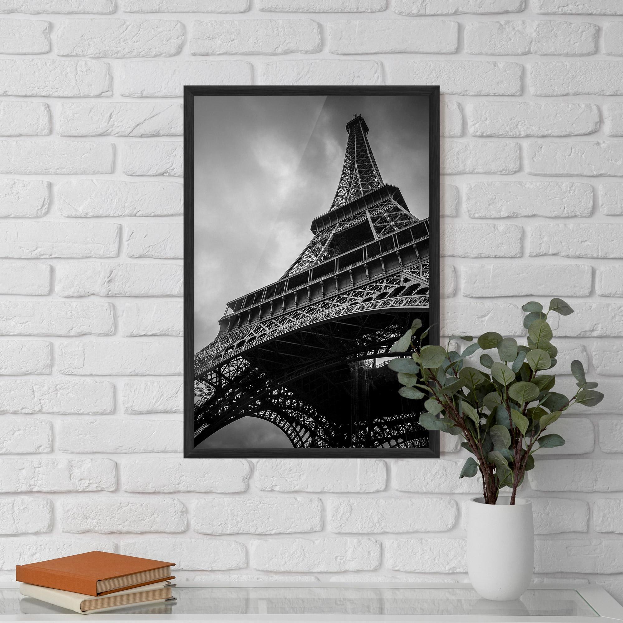 Poster Înrămat Eiffel Grey Tower mockup 5