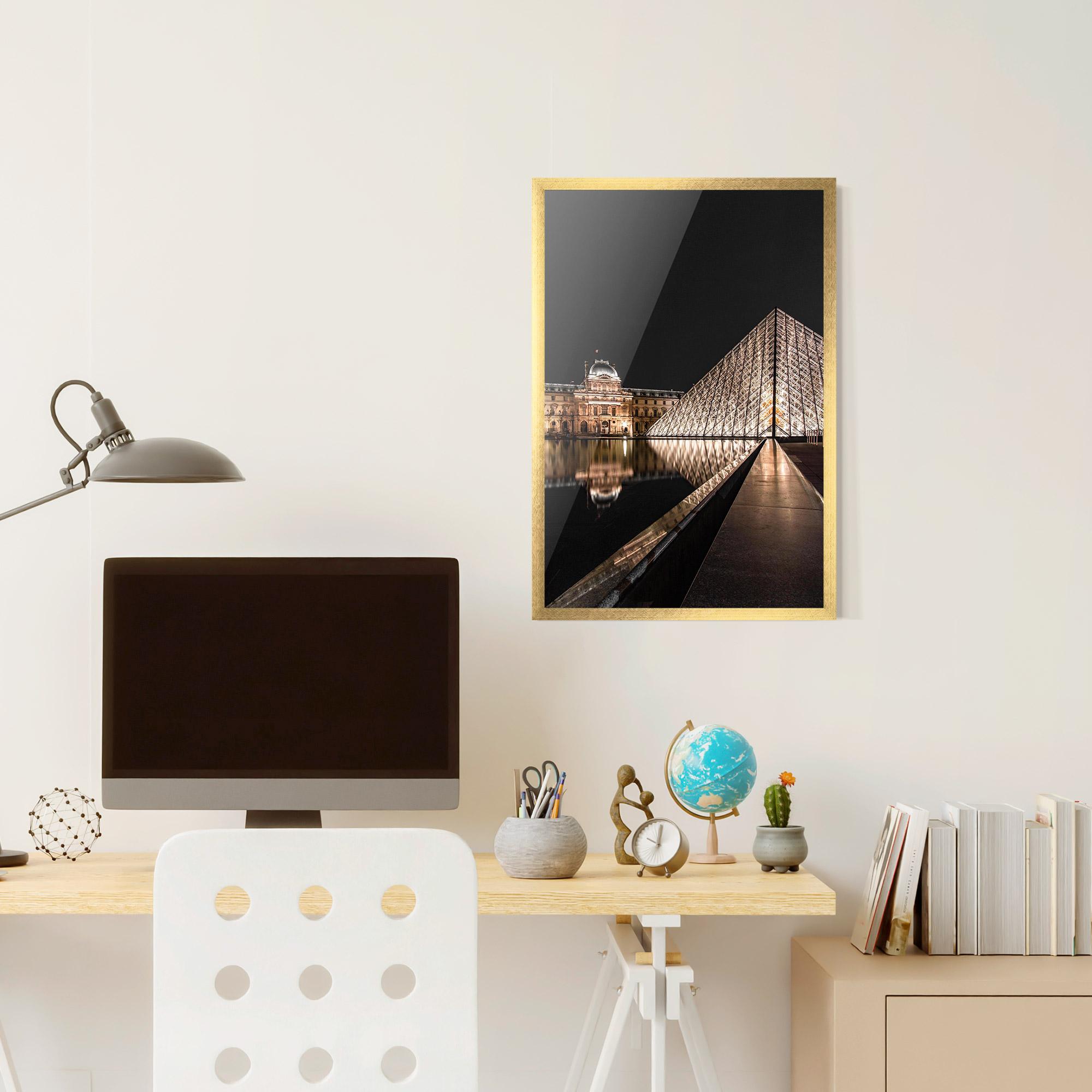 Poster Înrămat Louvre Night mockup 6