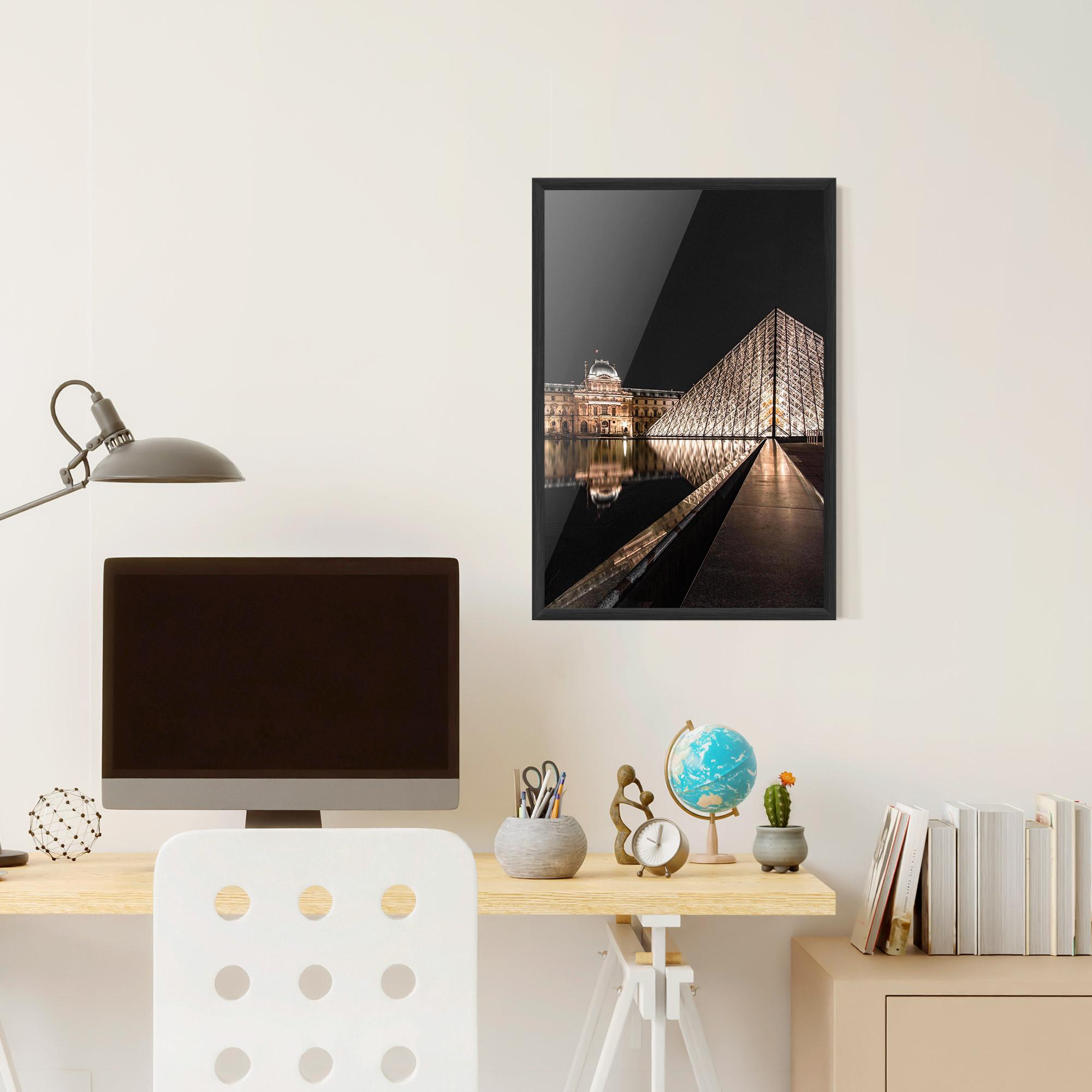 Poster Înrămat Louvre Night mockup 6