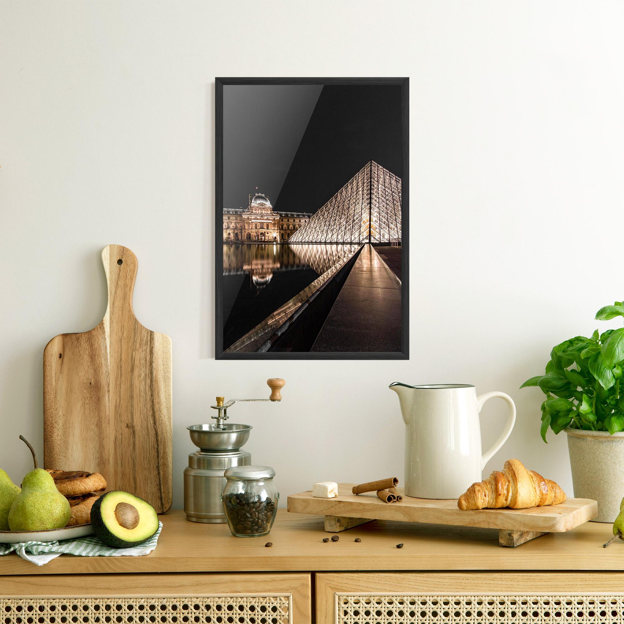 Poster Înrămat Louvre Night mockup 8