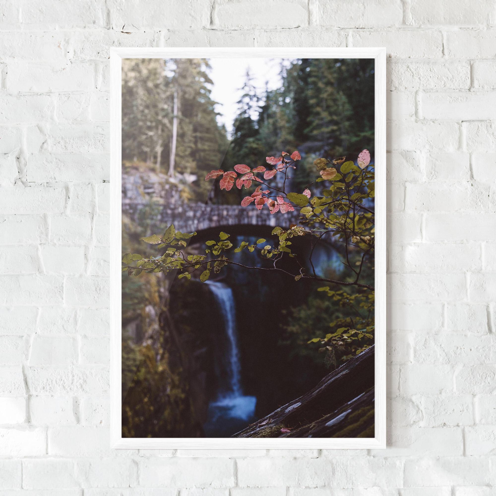 Poster Înrămat Waterfall Bringe Red Leaves mockup 0