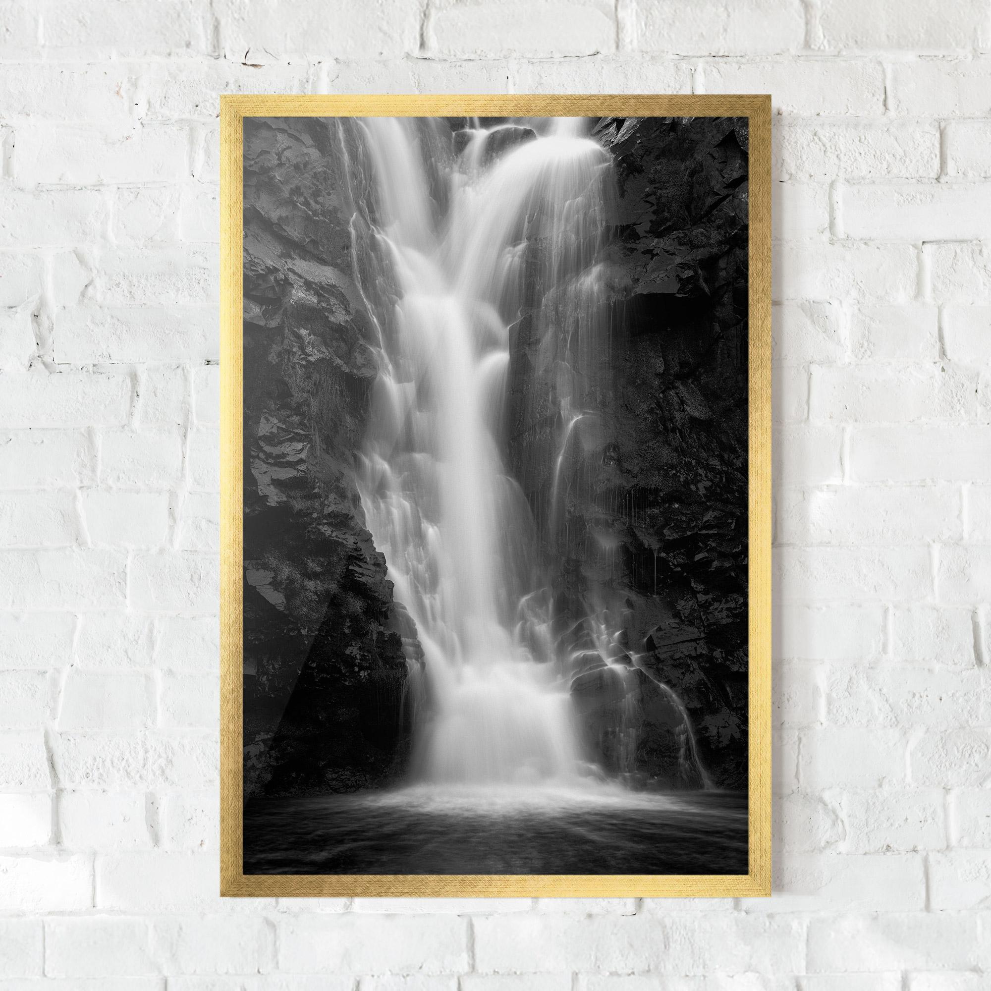 Poster Înrămat Black Rock Waterfall View mockup 0