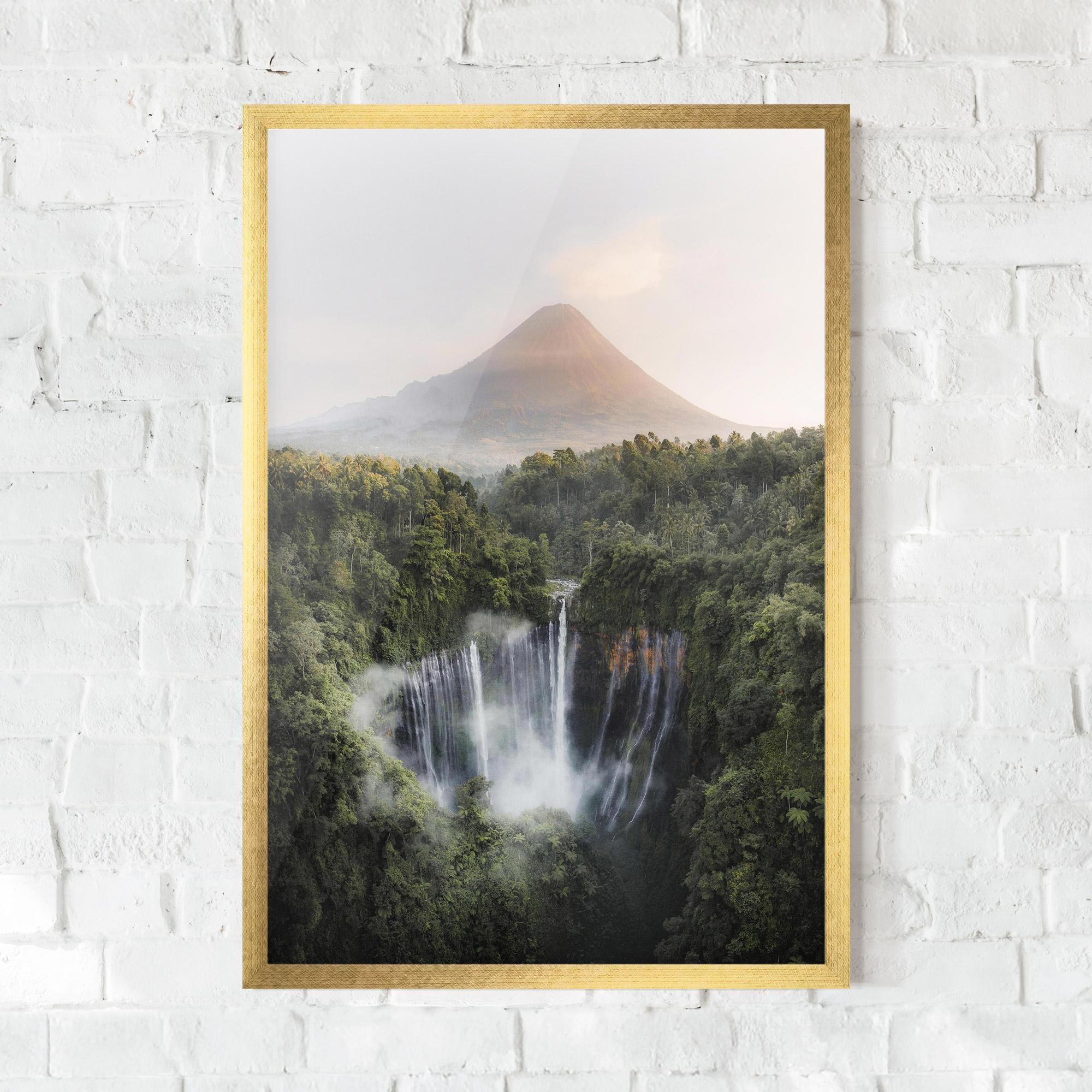 Poster Înrămat Vulcano Waterfall mockup 0