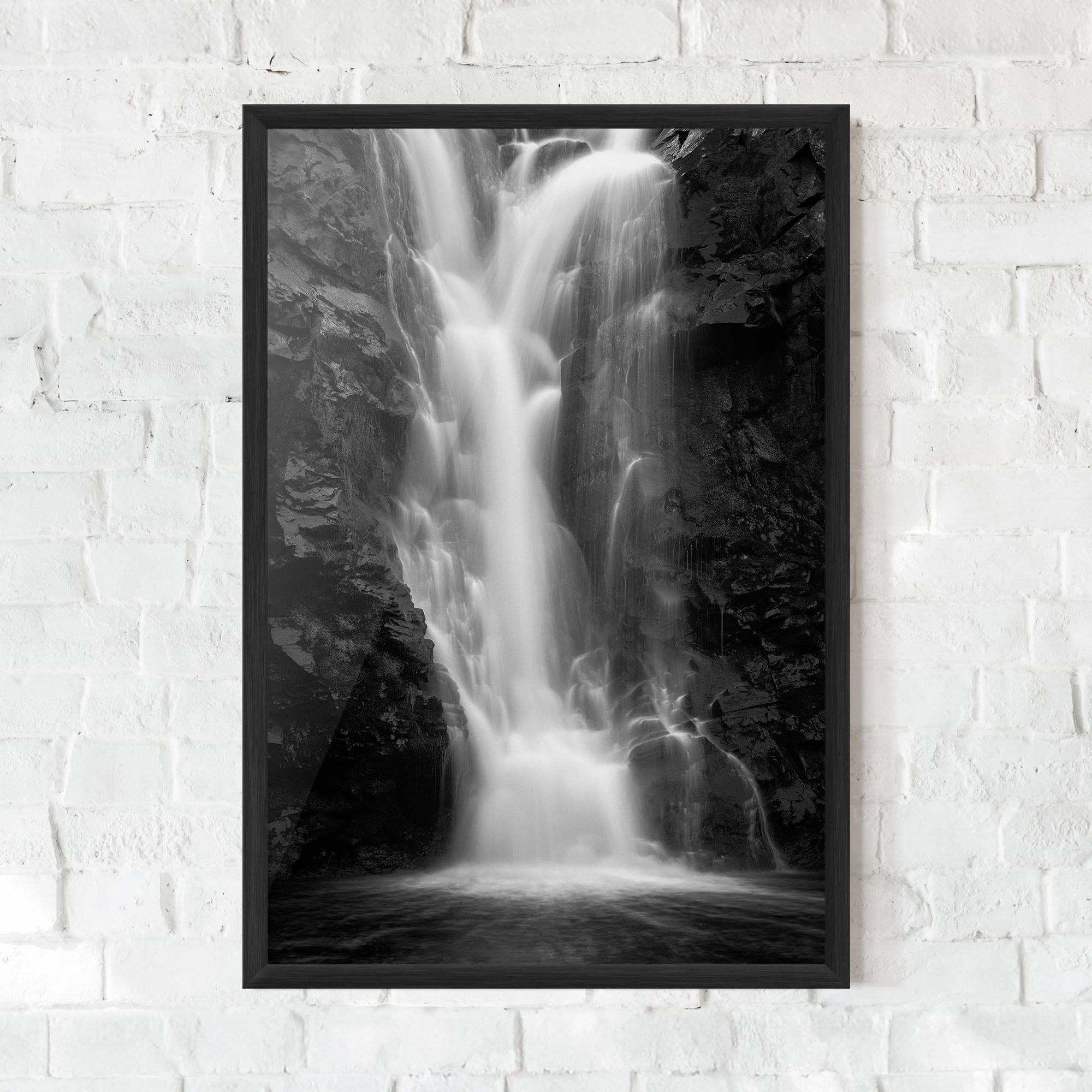 Poster Înrămat Black Rock Waterfall View mockup 0