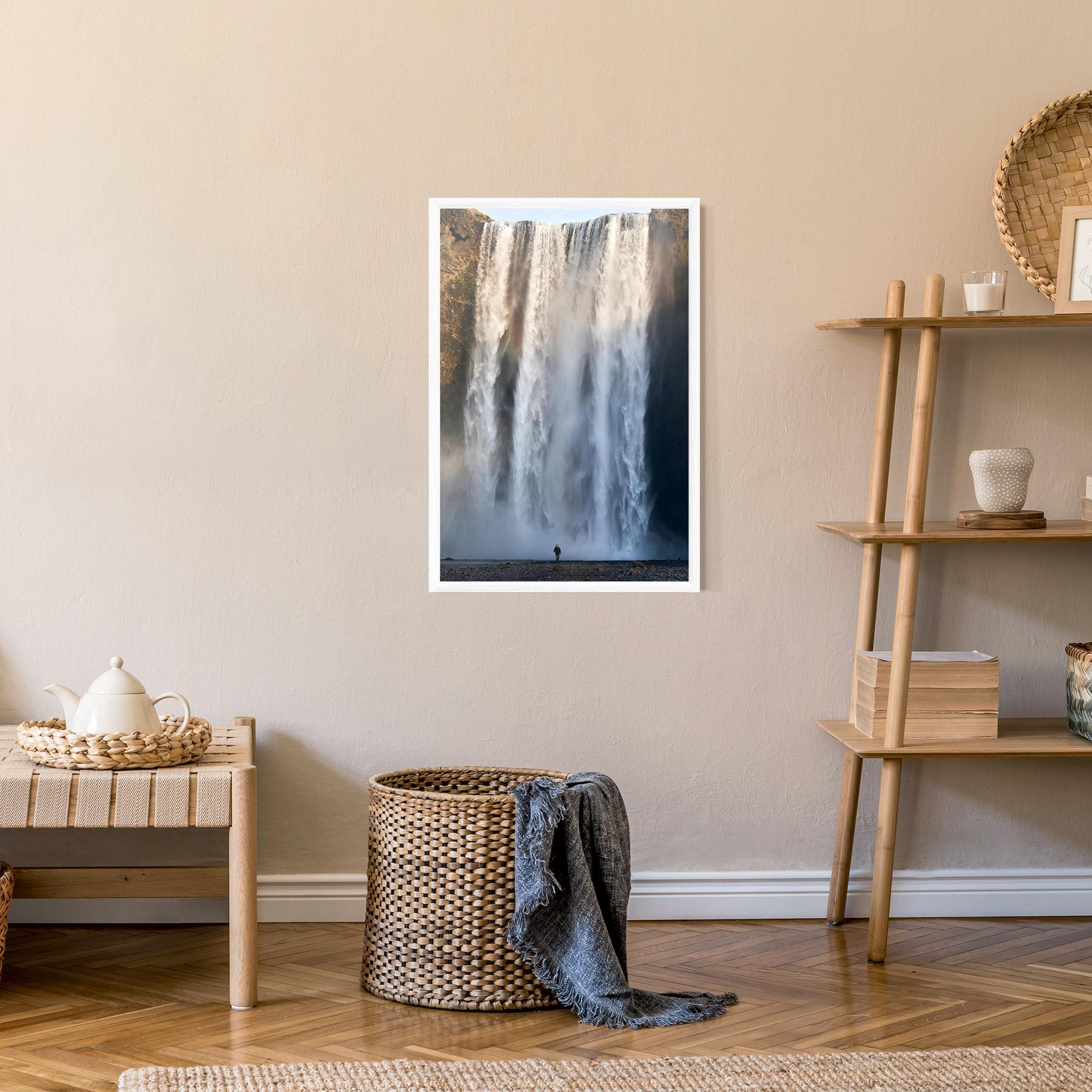 Poster Înrămat Small Man Waterfall mockup 9