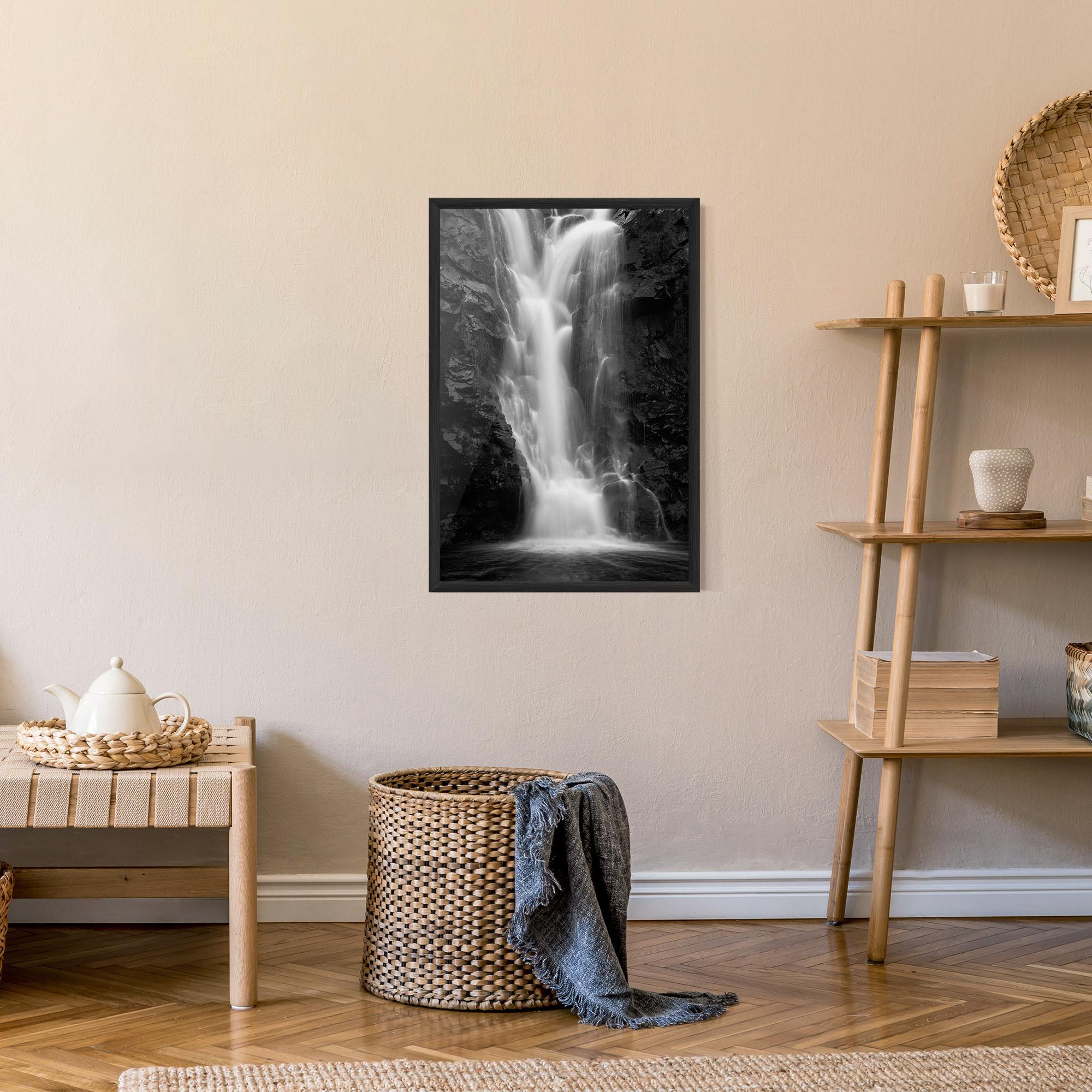 Poster Înrămat Black Rock Waterfall View mockup 9