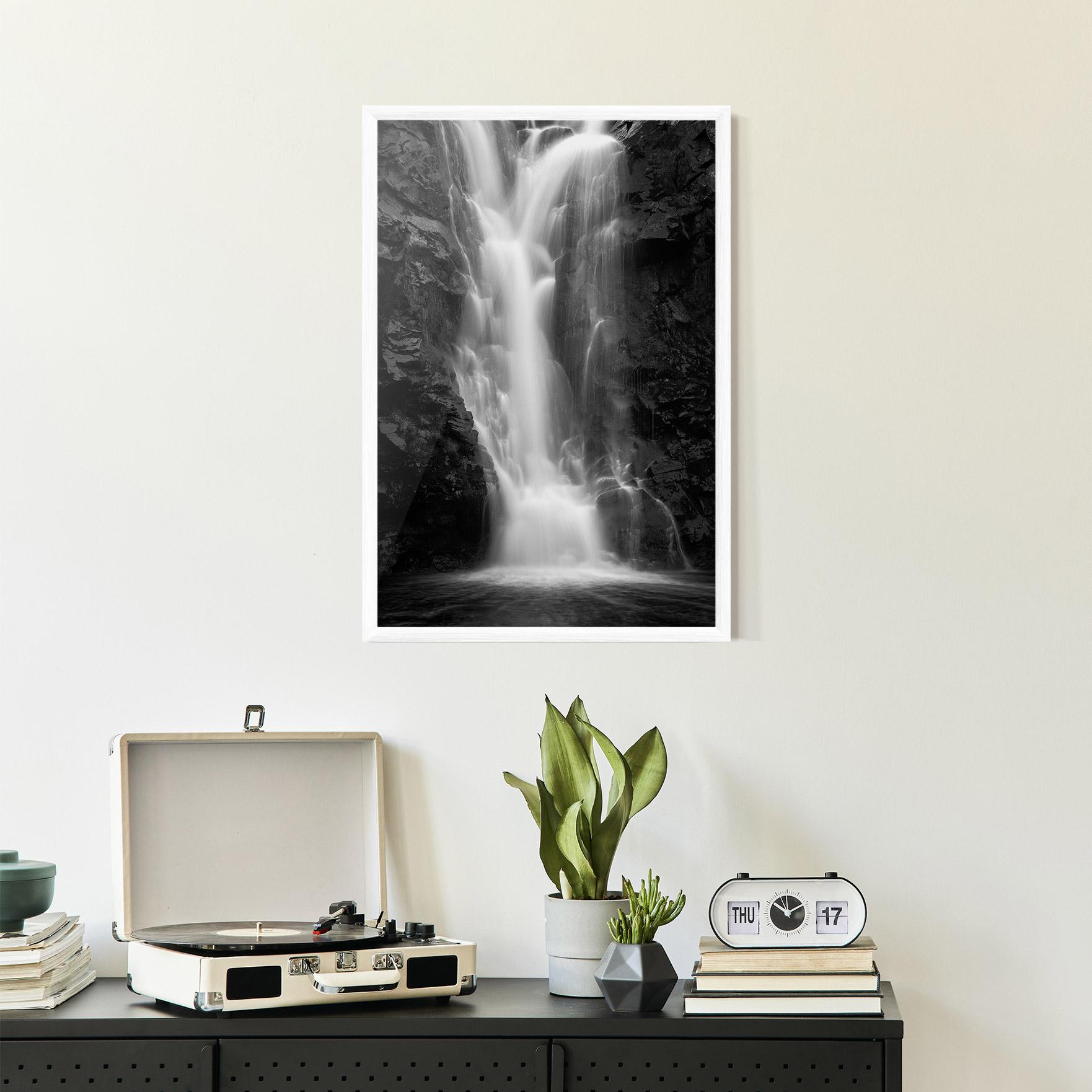 Poster Înrămat Black Rock Waterfall View mockup 2
