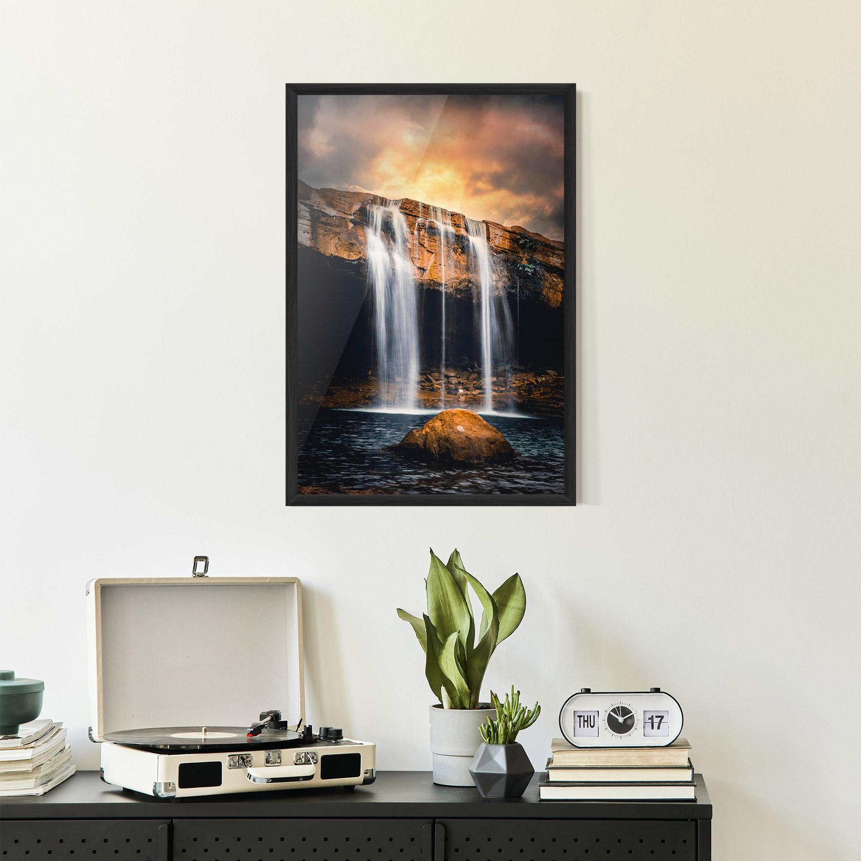 Poster Înrămat Waterfall Place To Hide mockup 2