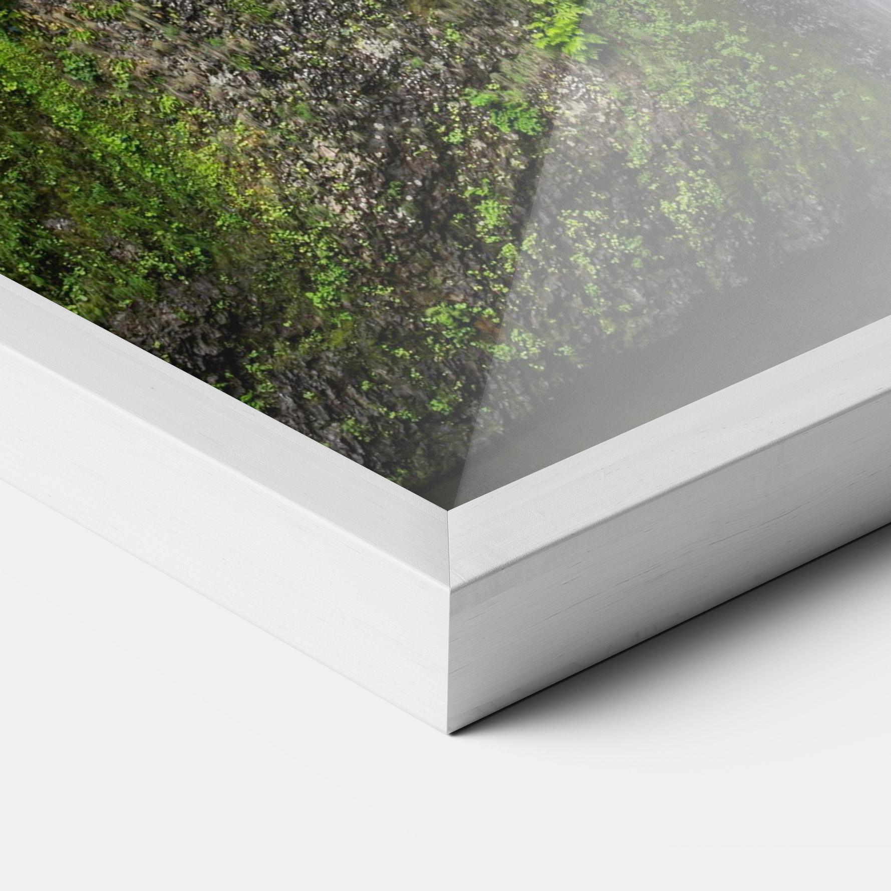 Poster Înrămat Green Leaves Bridge View mockup 3