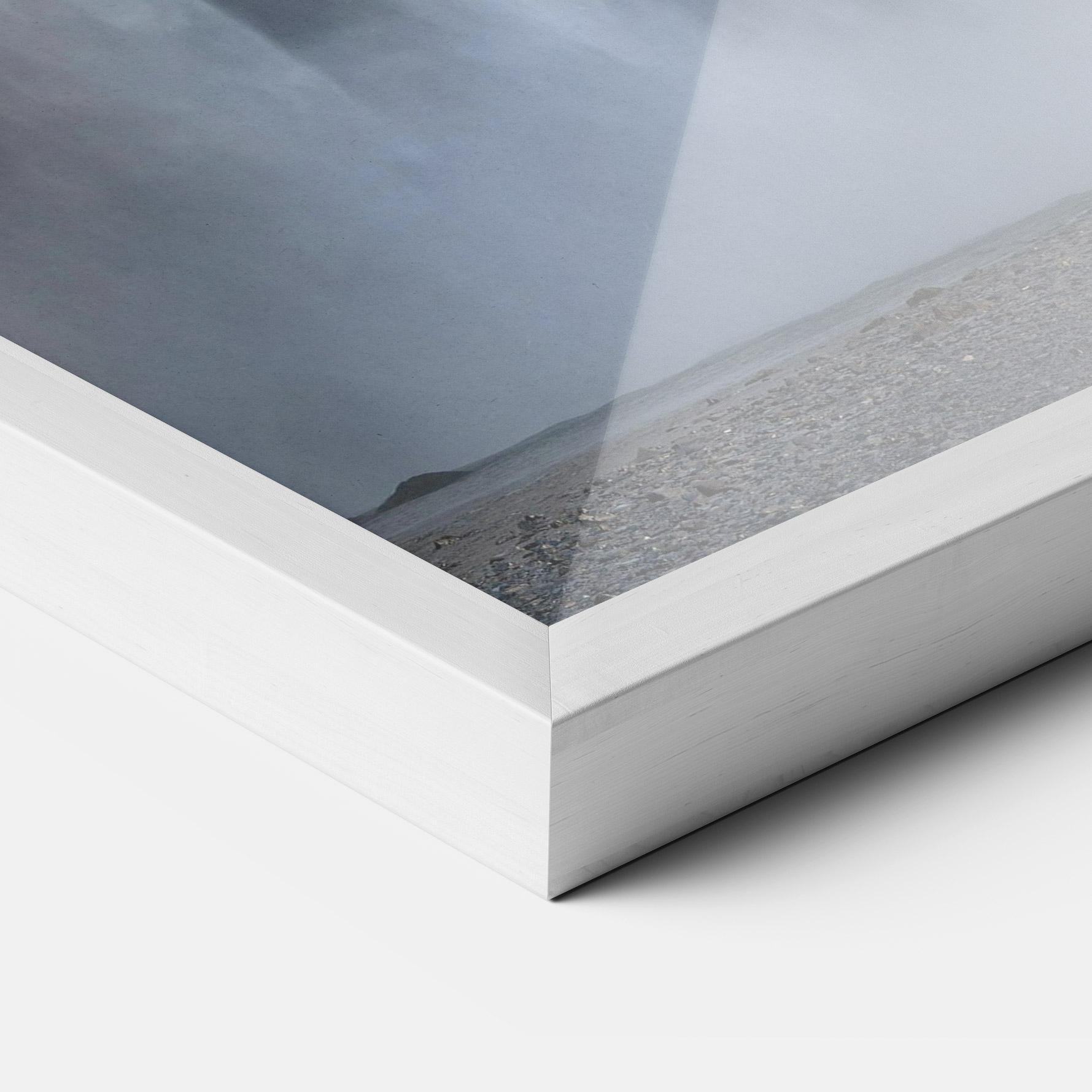 Poster Înrămat Small Man Waterfall mockup 3