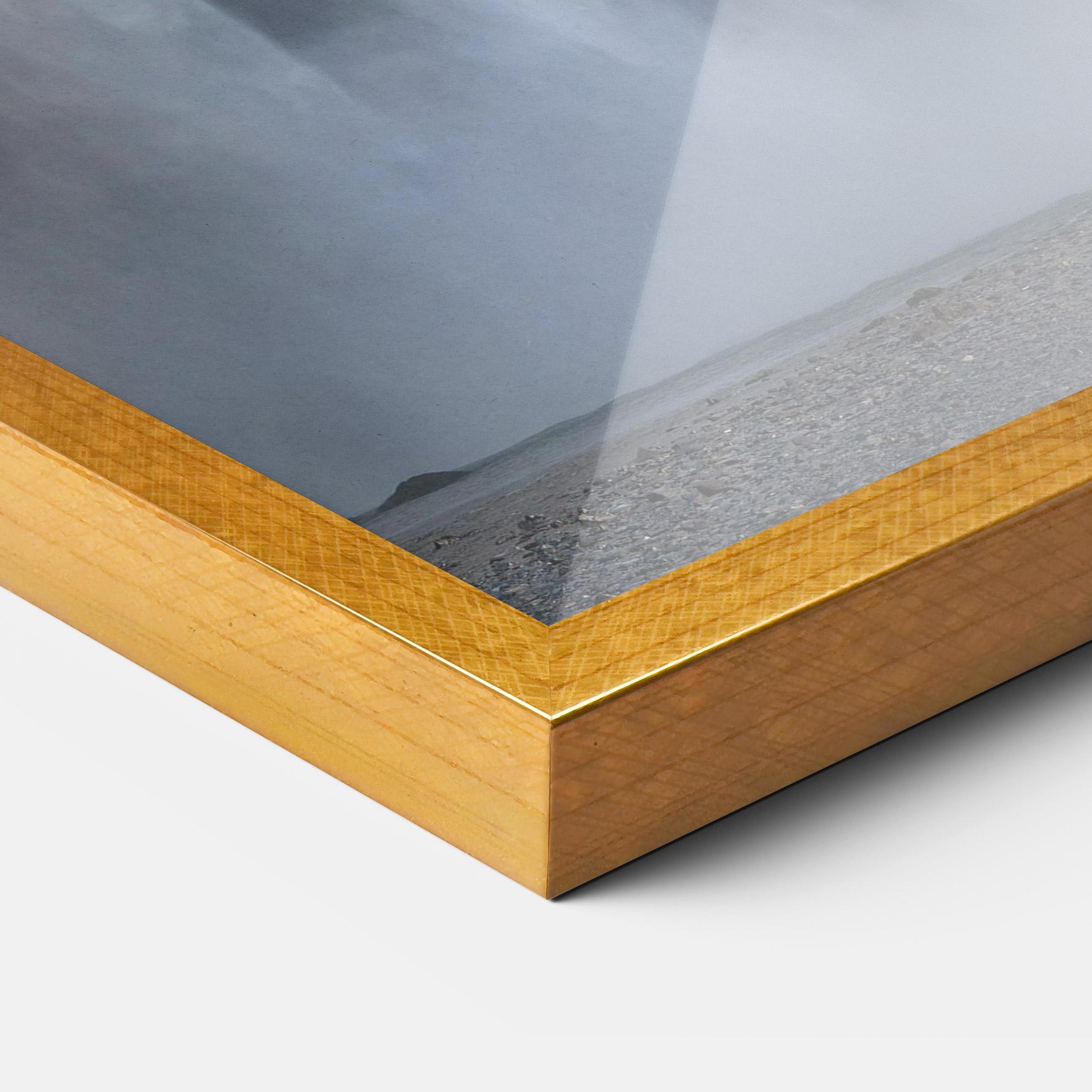 Poster Înrămat Small Man Waterfall mockup 3