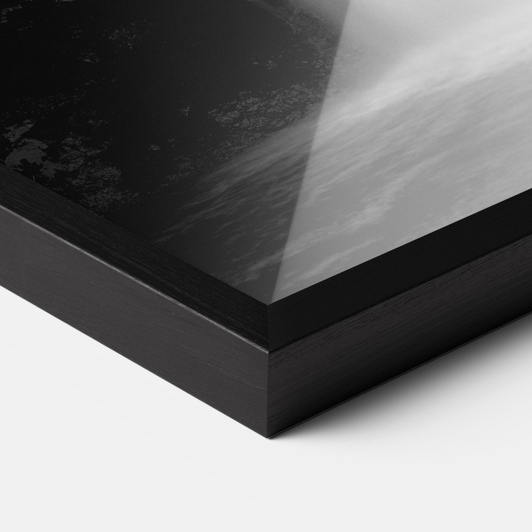 Poster Înrămat Black Rock Waterfall View mockup 3