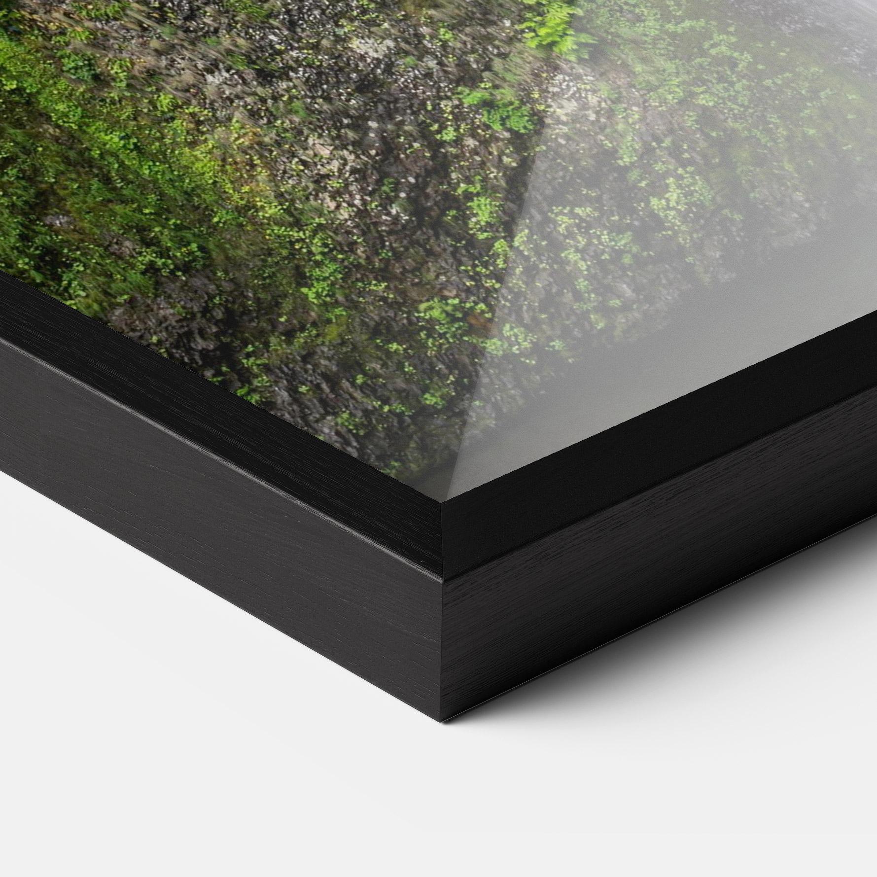 Poster Înrămat Green Leaves Bridge View mockup 3