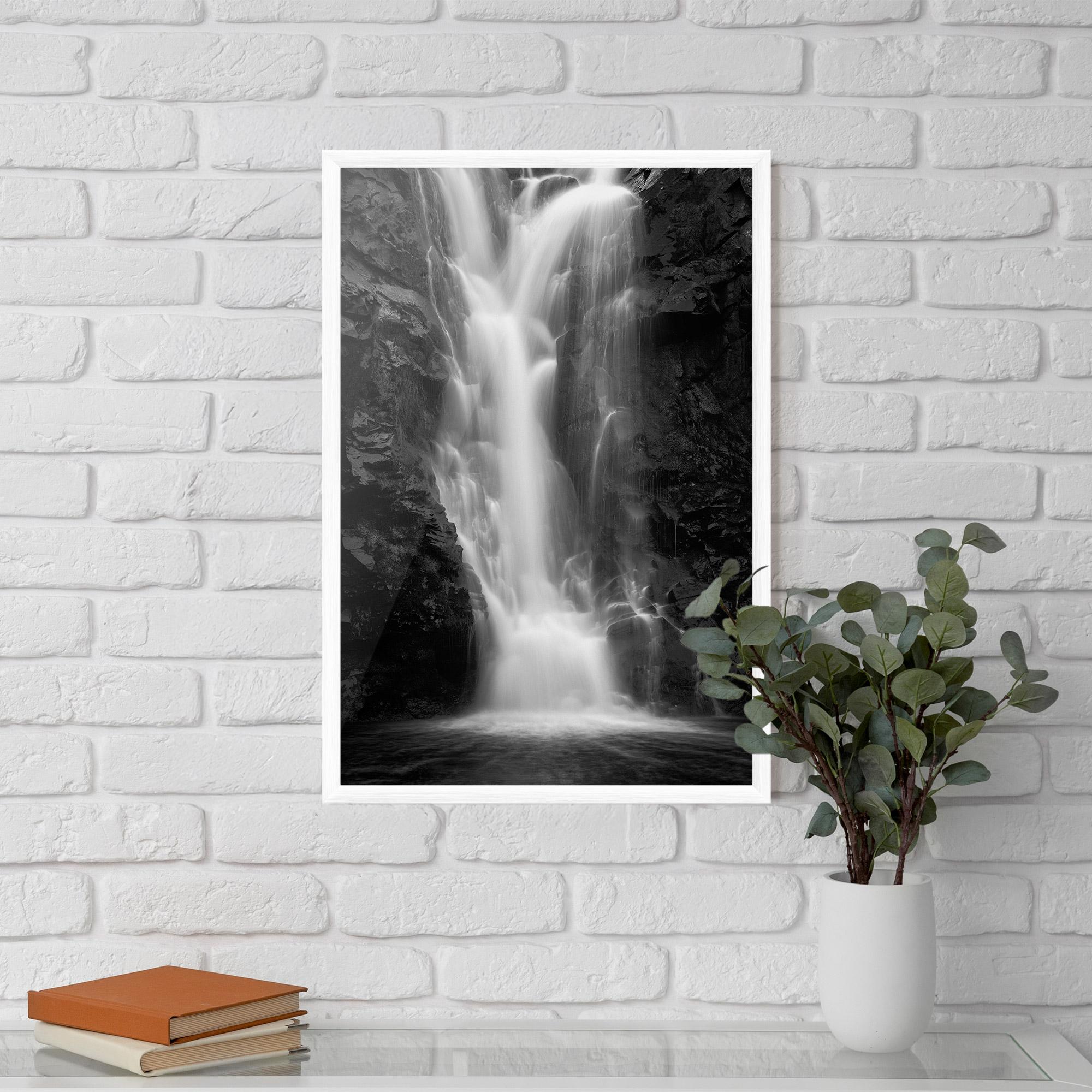 Poster Înrămat Black Rock Waterfall View mockup 5