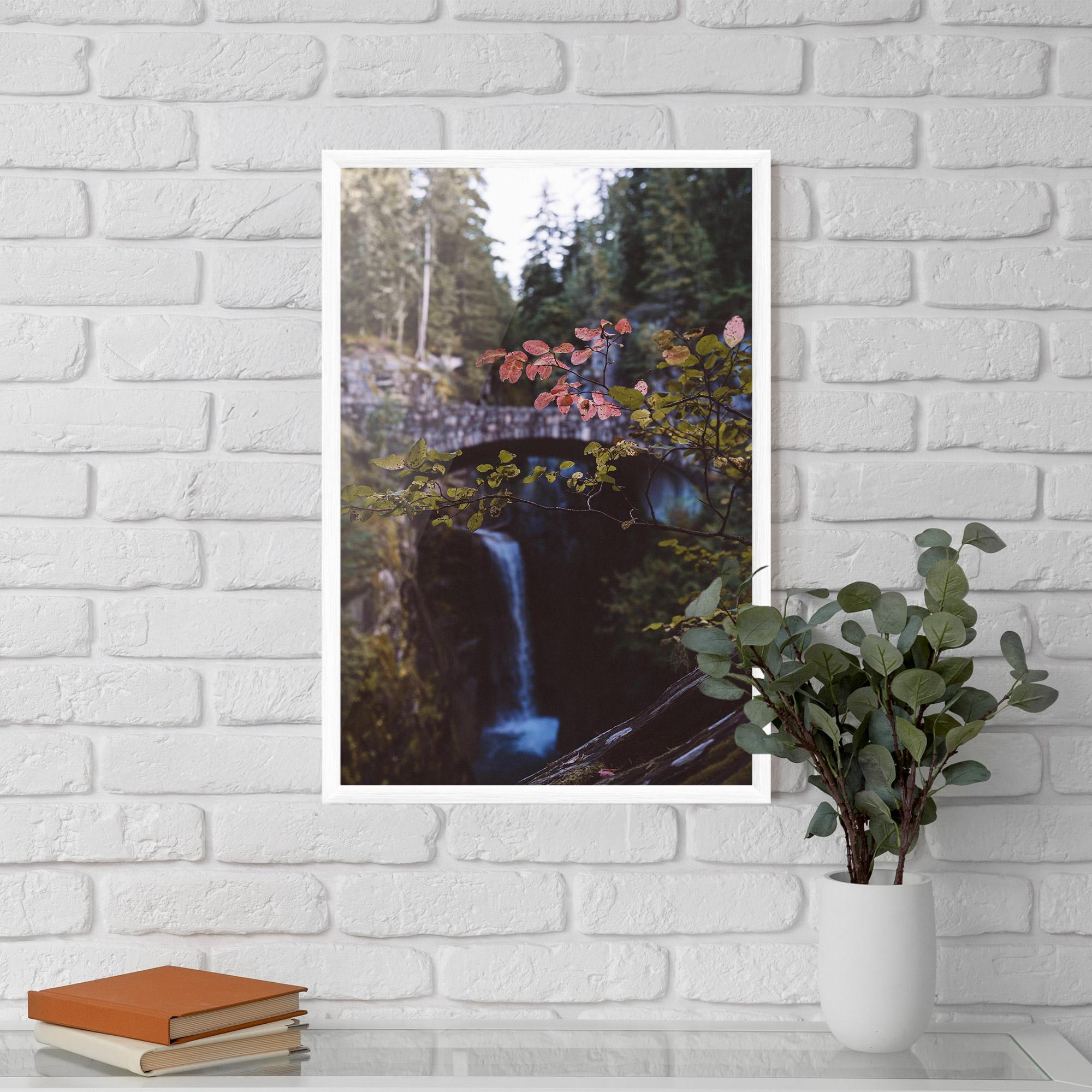 Poster Înrămat Waterfall Bringe Red Leaves mockup 5