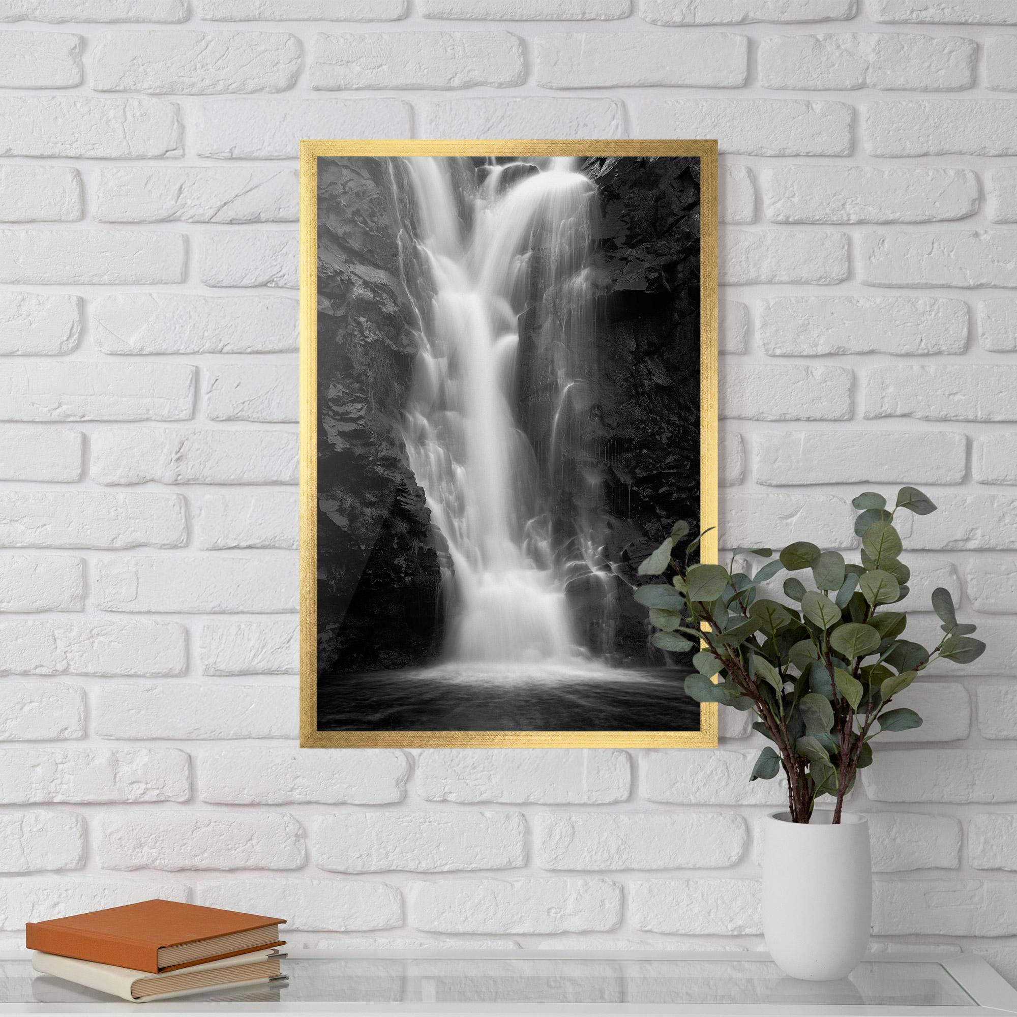 Poster Înrămat Black Rock Waterfall View mockup 5