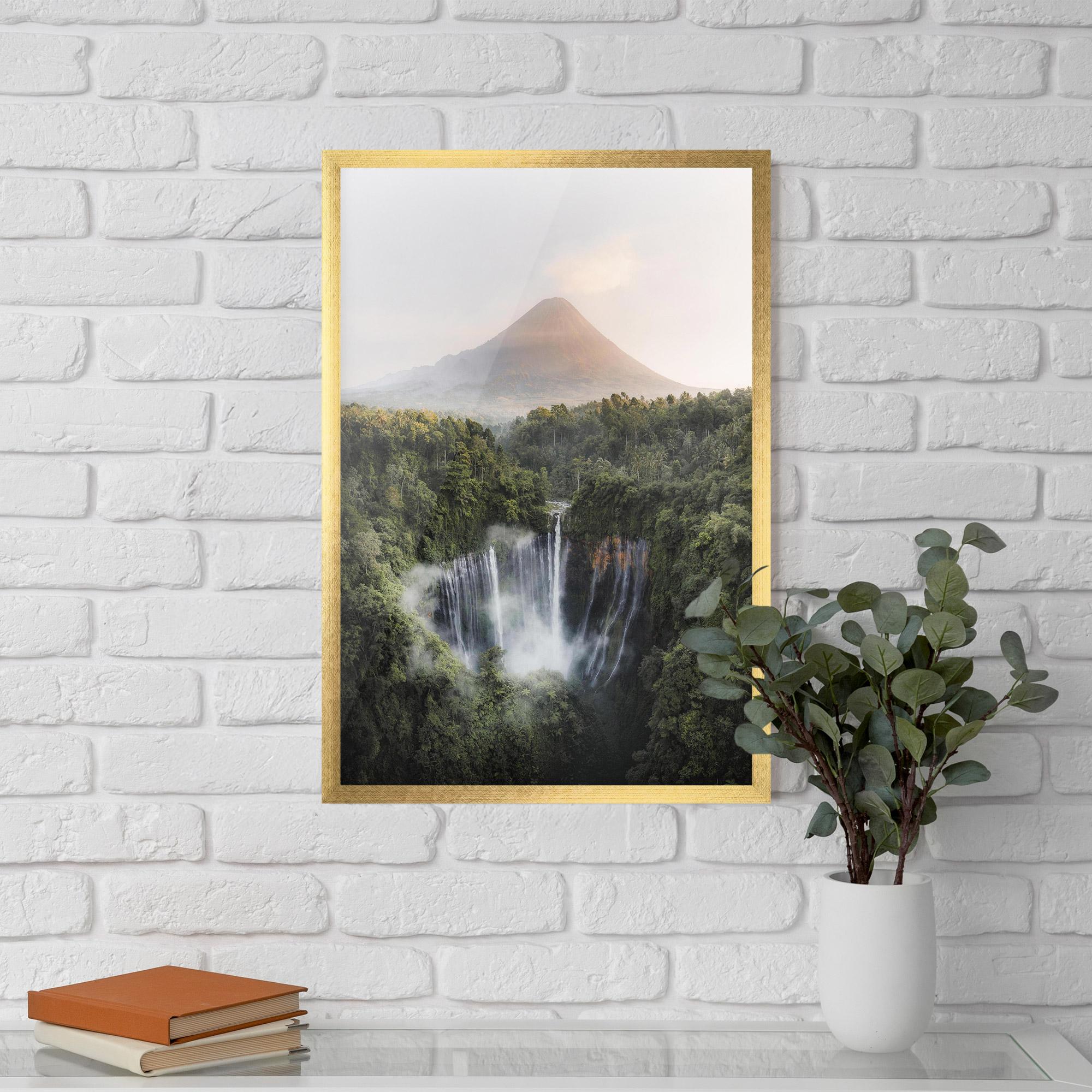 Poster Înrămat Vulcano Waterfall mockup 5
