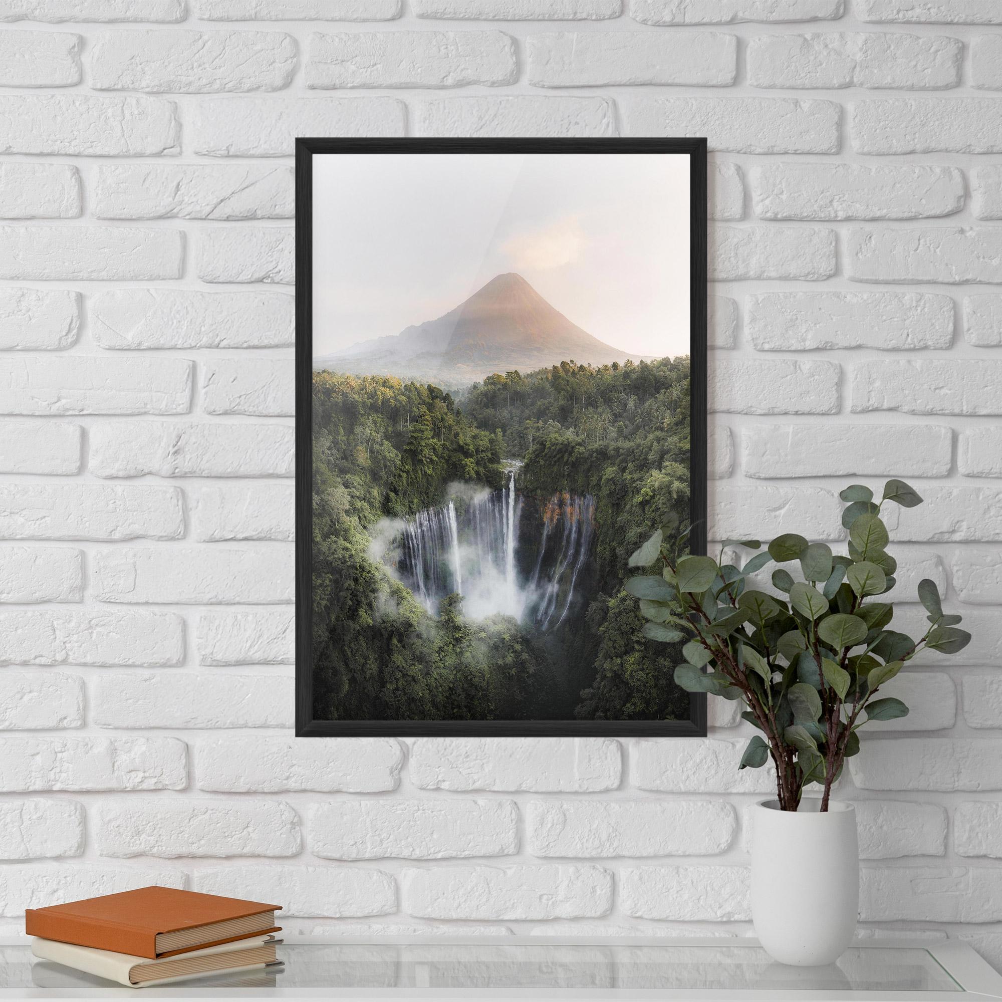 Poster Înrămat Vulcano Waterfall mockup 5