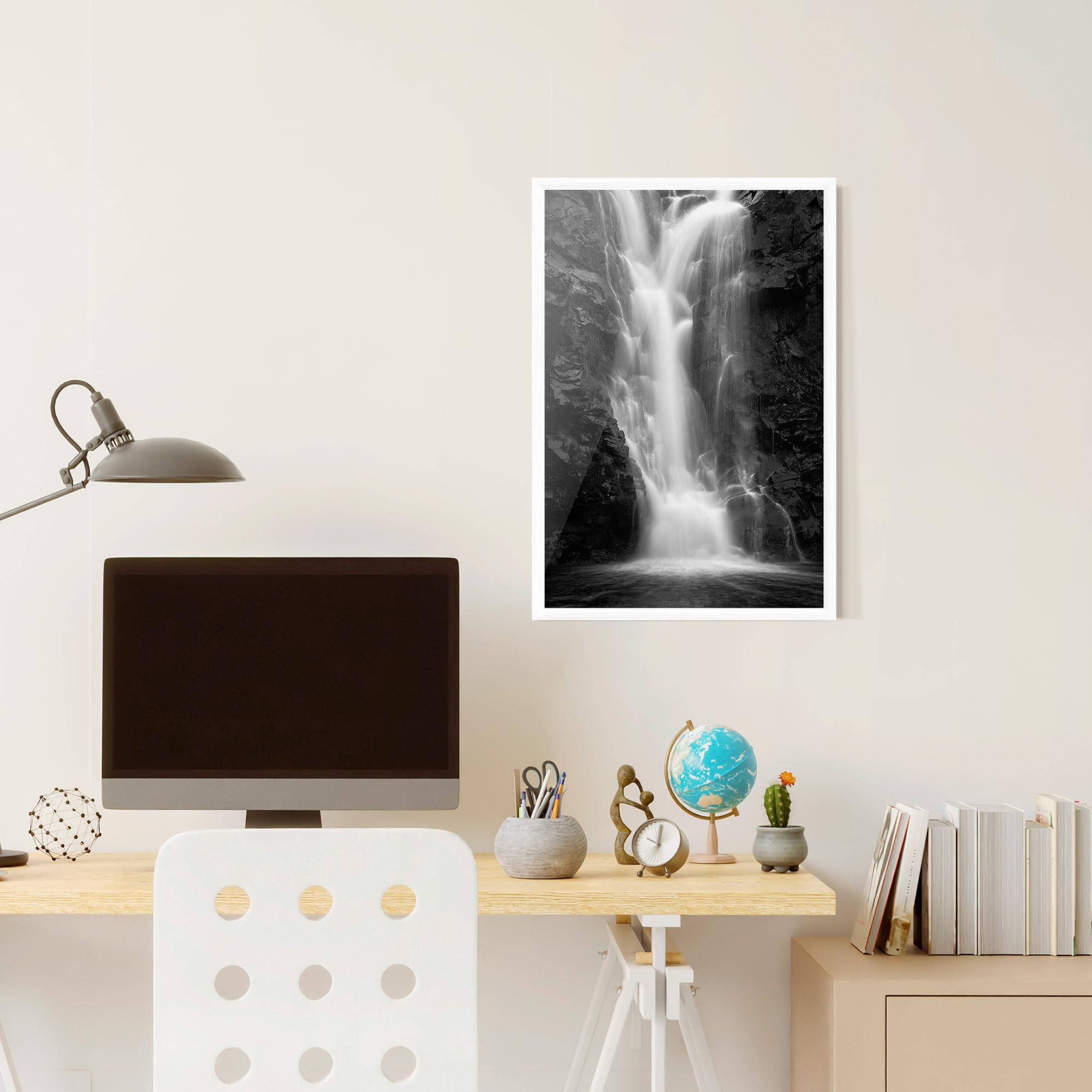 Poster Înrămat Black Rock Waterfall View mockup 6