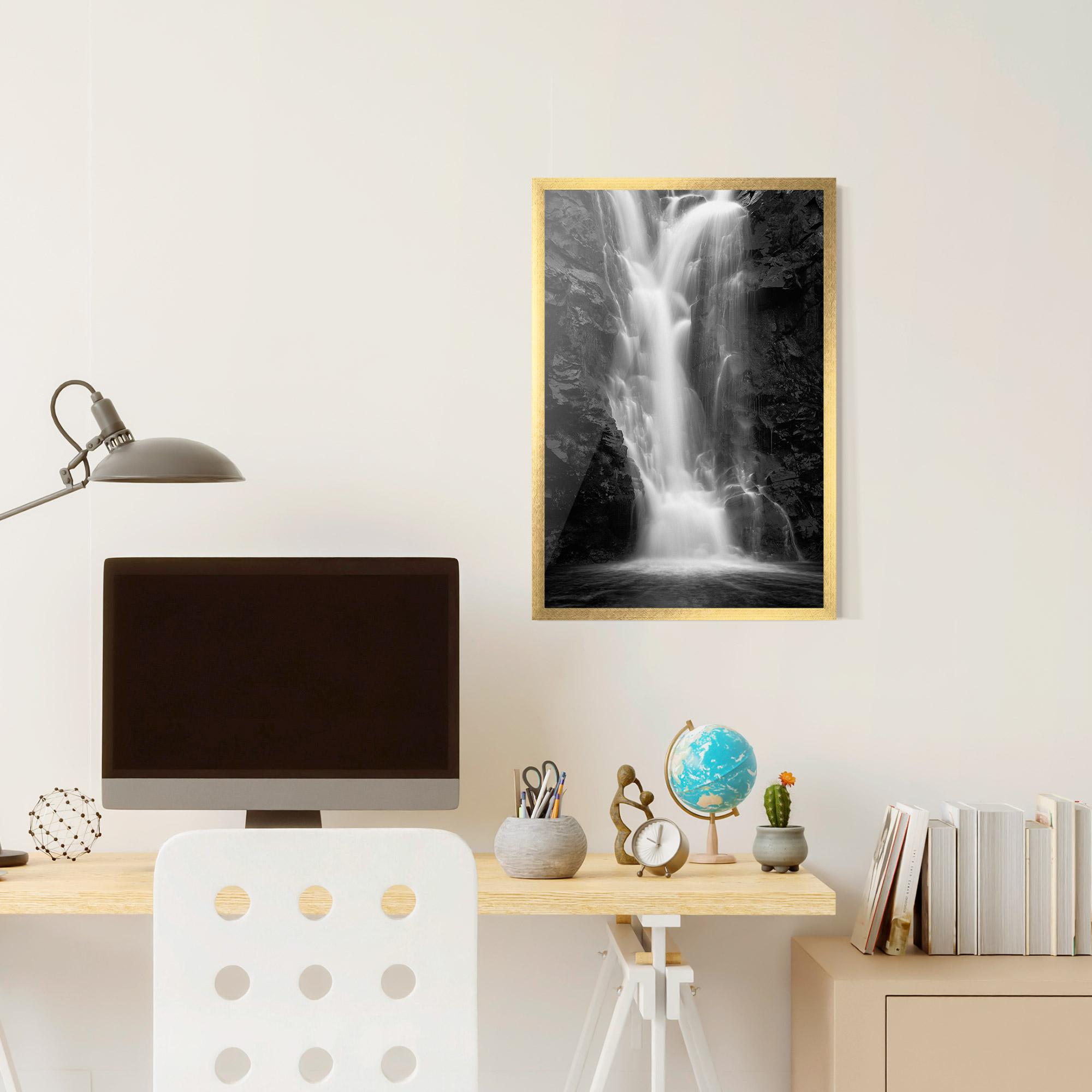 Poster Înrămat Black Rock Waterfall View mockup 6