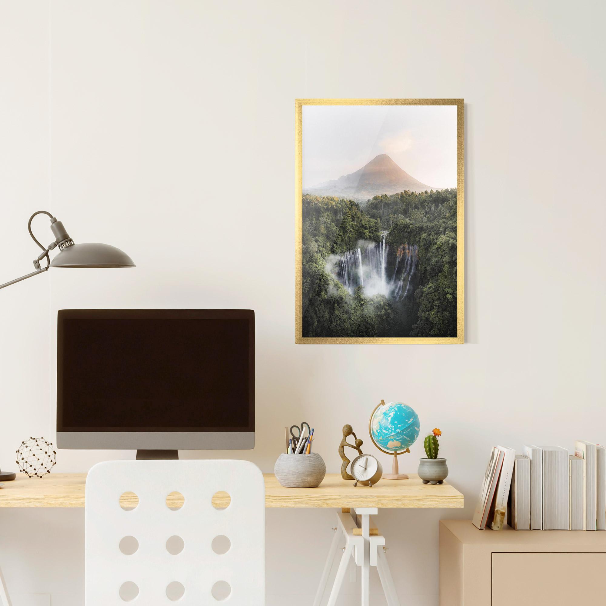 Poster Înrămat Vulcano Waterfall mockup 6