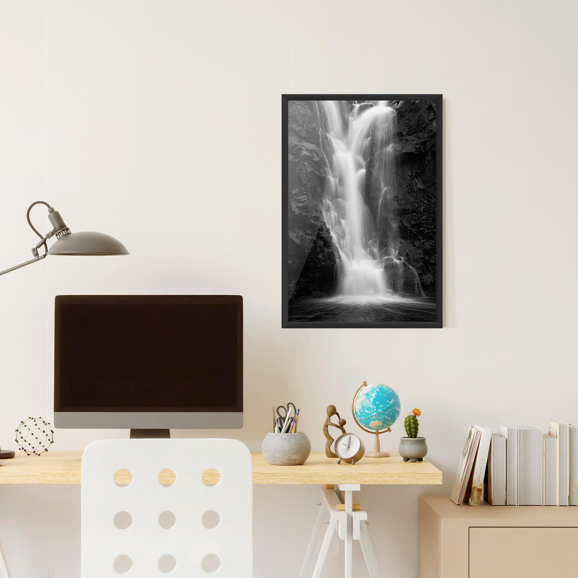 Poster Înrămat Black Rock Waterfall View mockup 6
