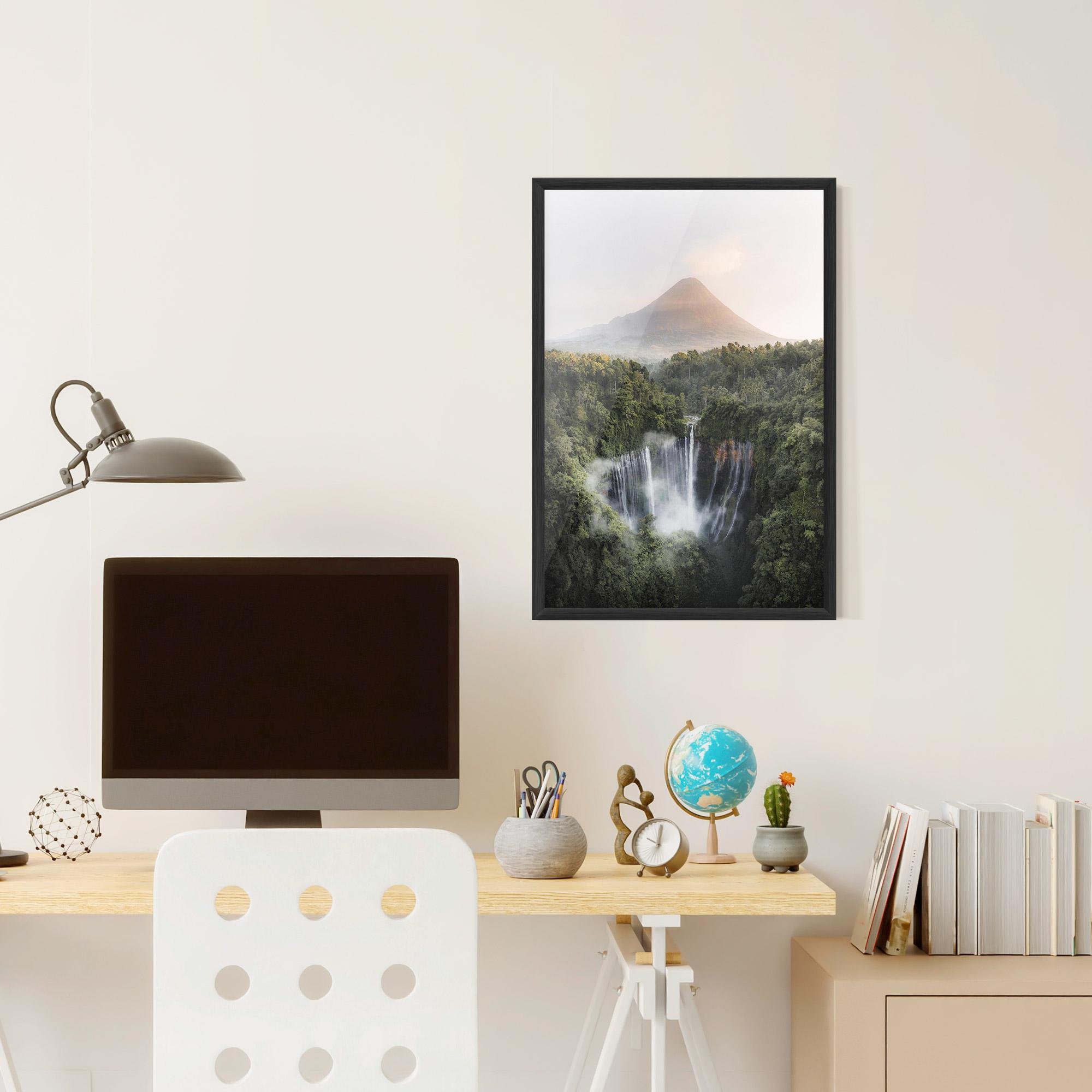 Poster Înrămat Vulcano Waterfall mockup 6