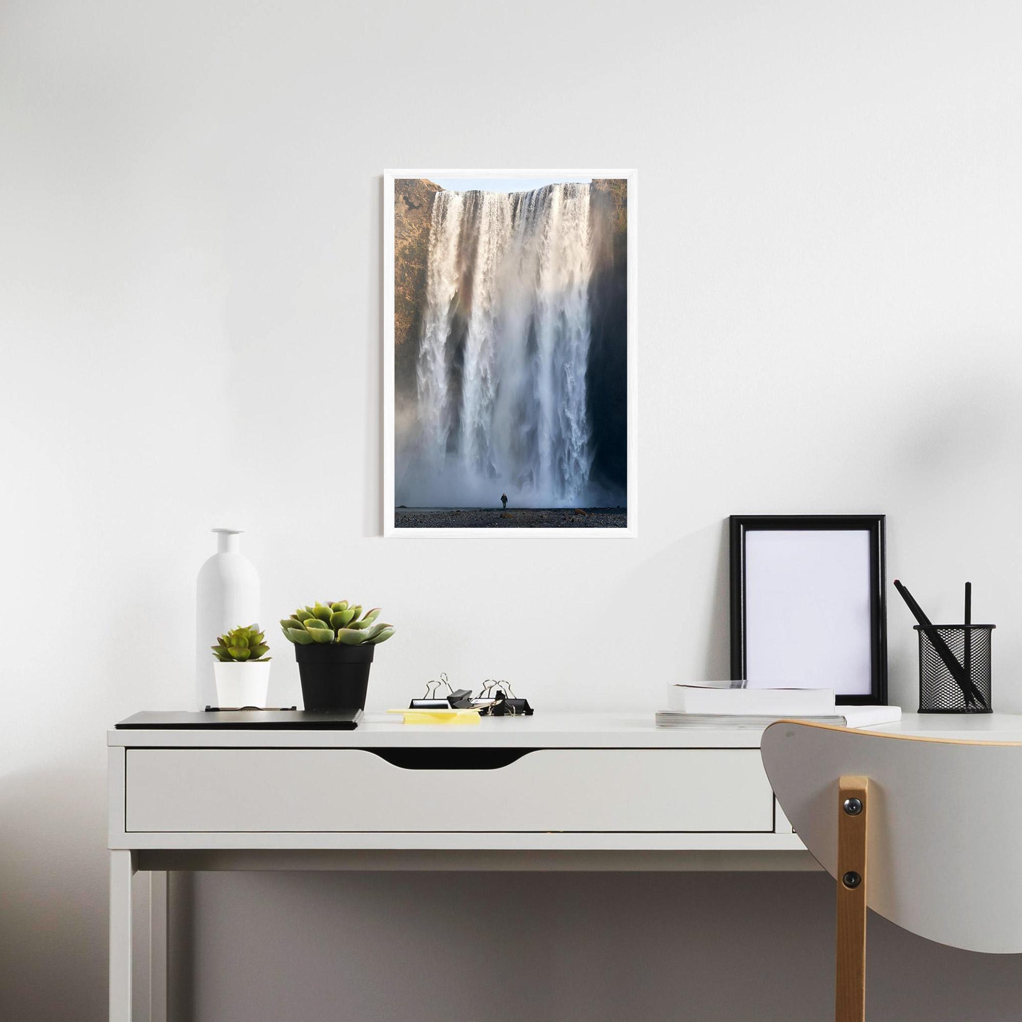 Poster Înrămat Small Man Waterfall mockup 7