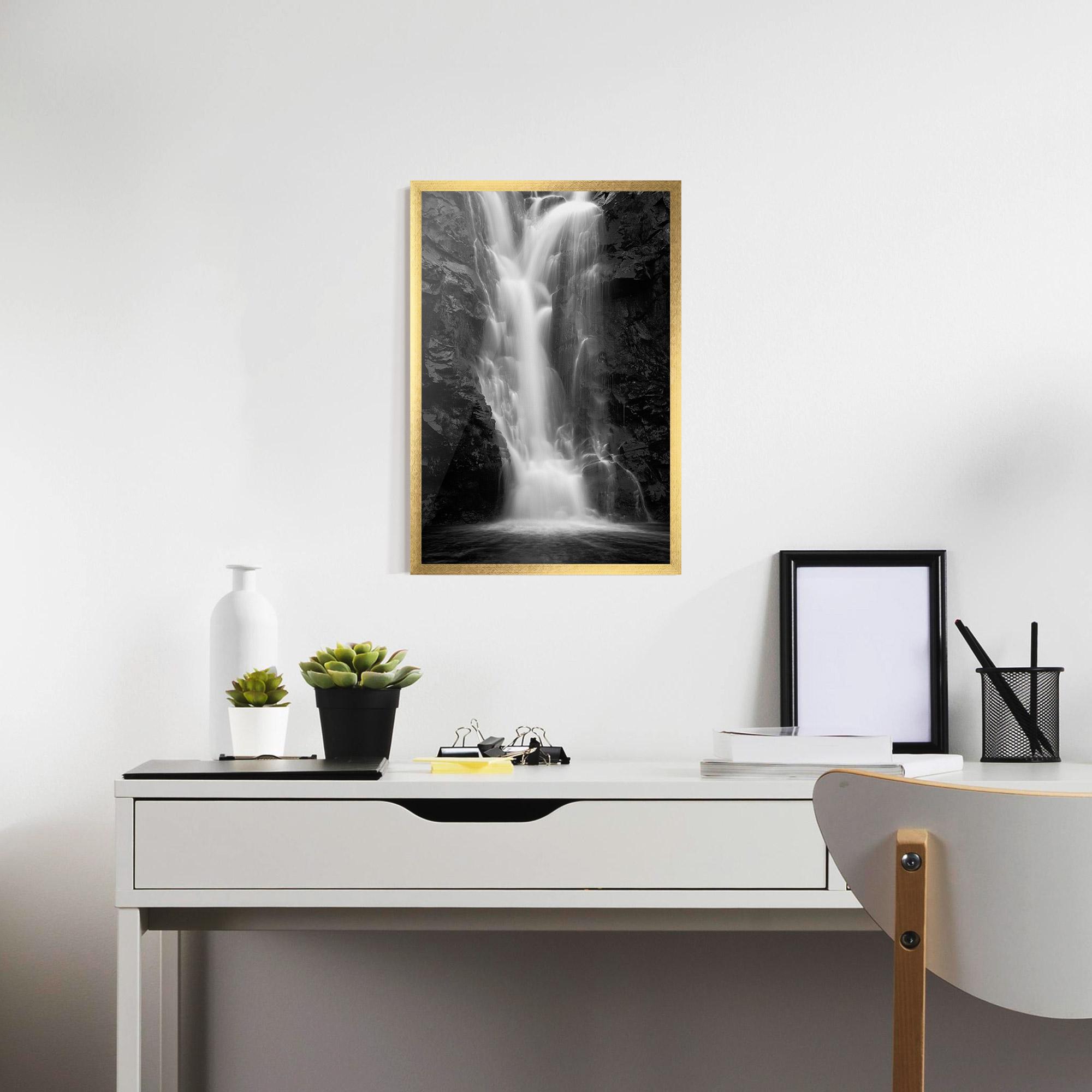 Poster Înrămat Black Rock Waterfall View mockup 7