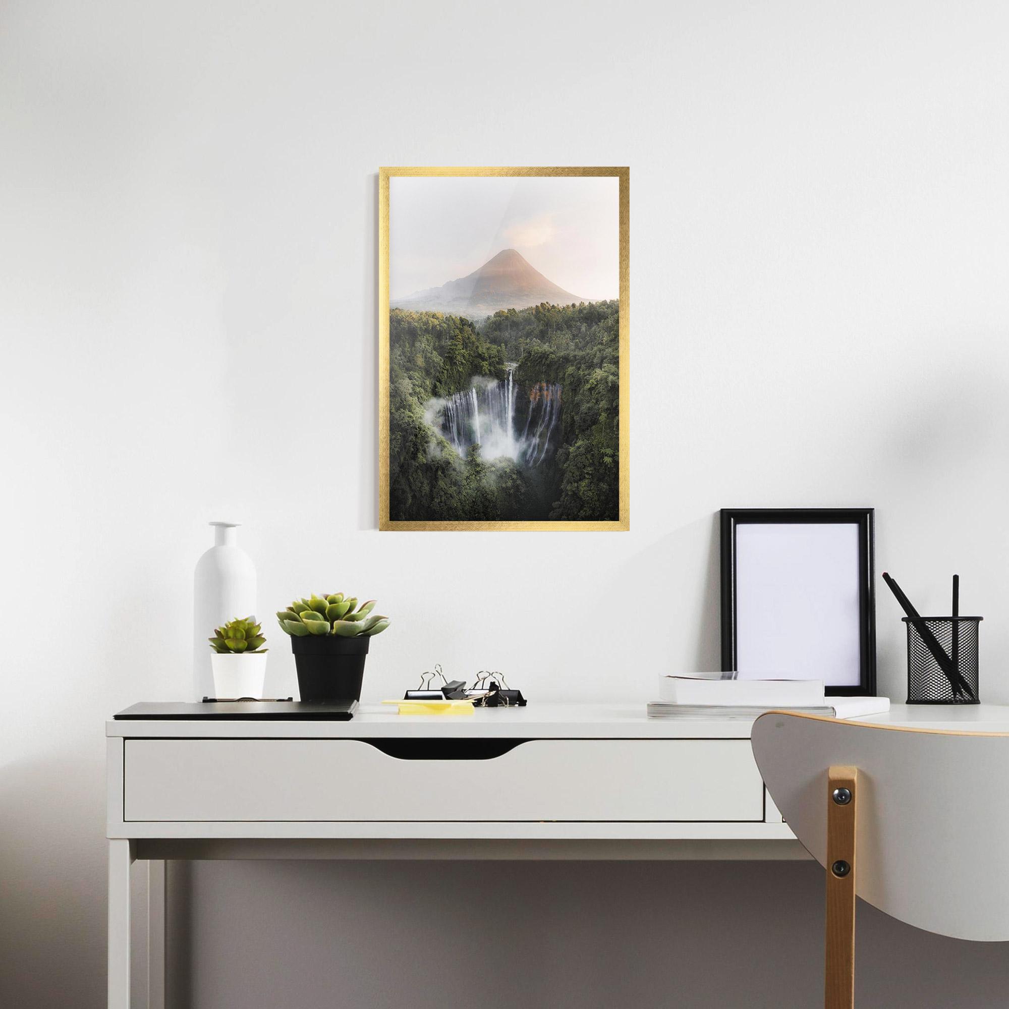 Poster Înrămat Vulcano Waterfall mockup 7