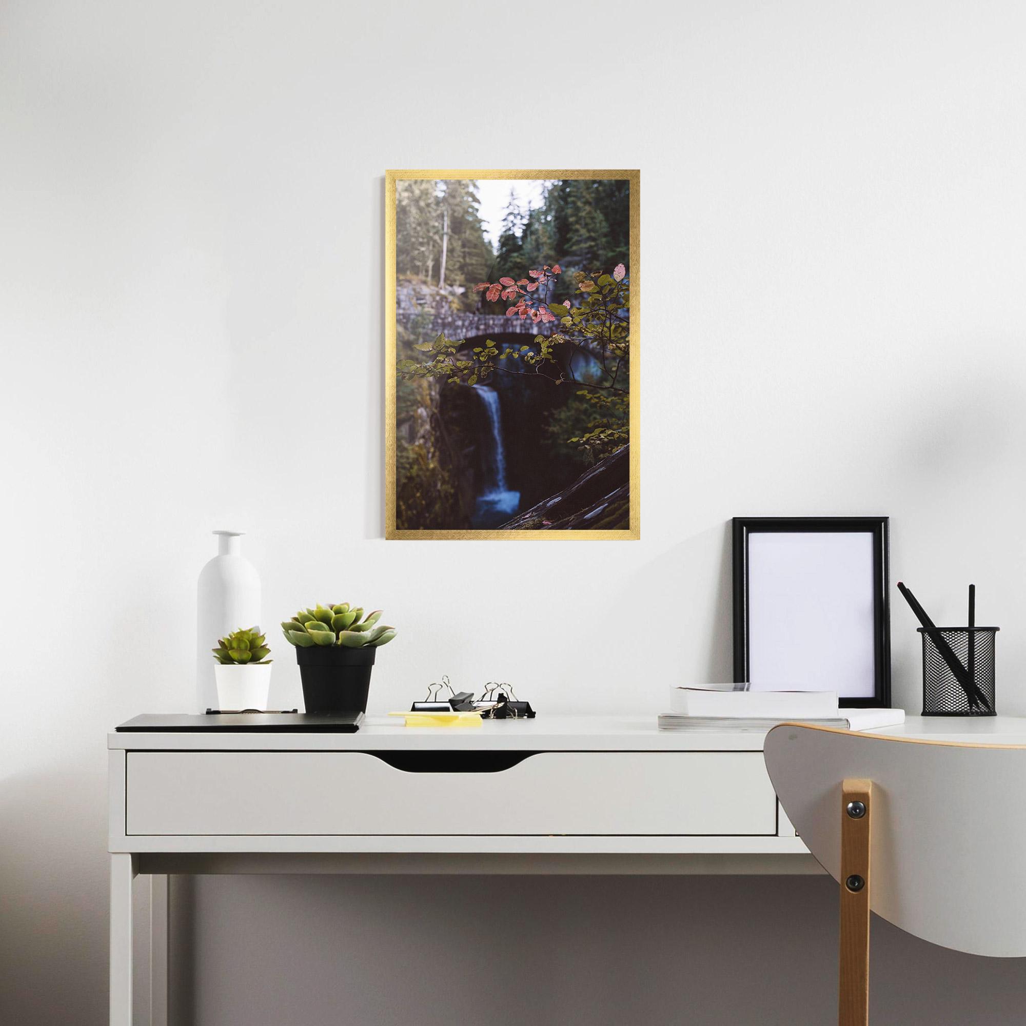 Poster Înrămat Waterfall Bringe Red Leaves mockup 7