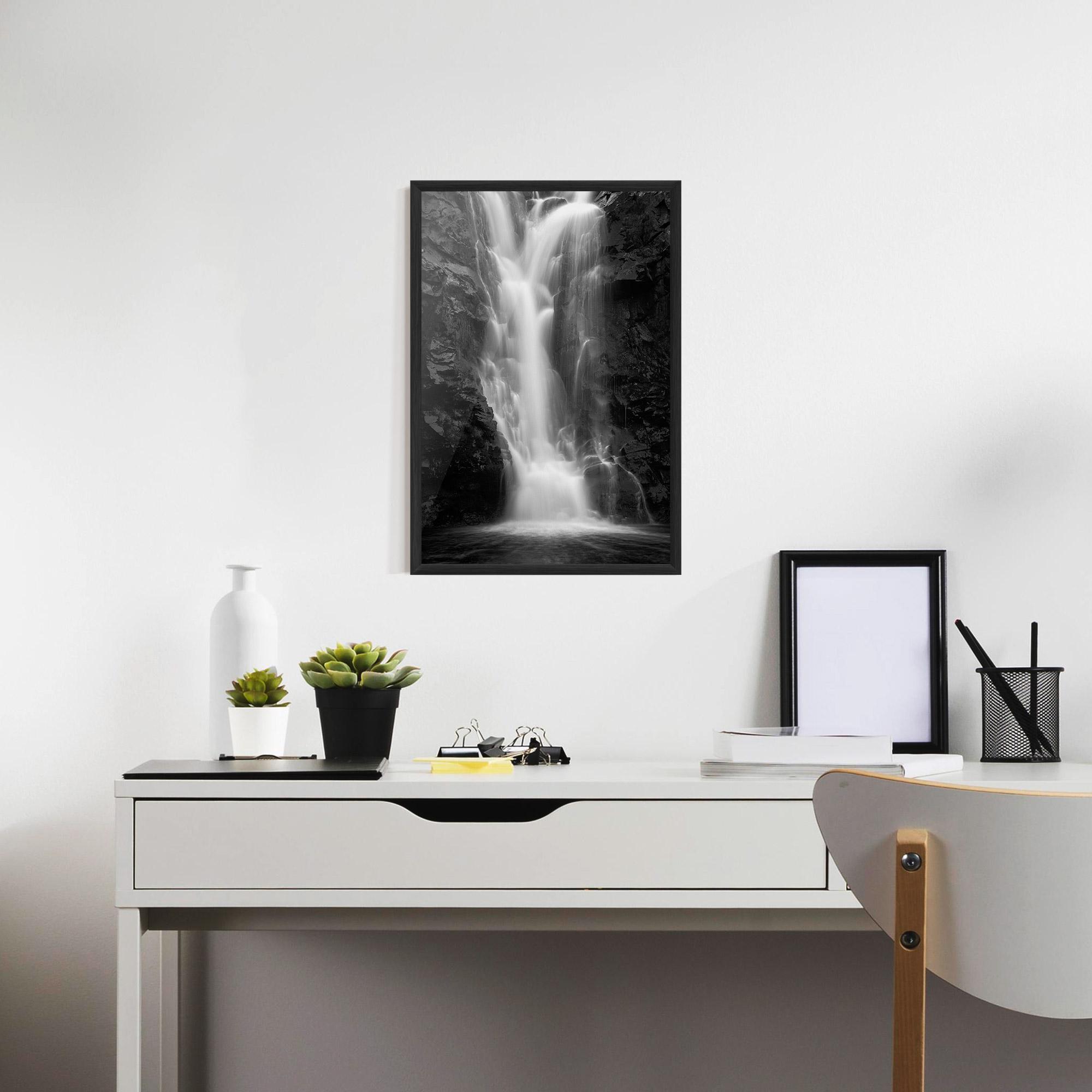 Poster Înrămat Black Rock Waterfall View mockup 7