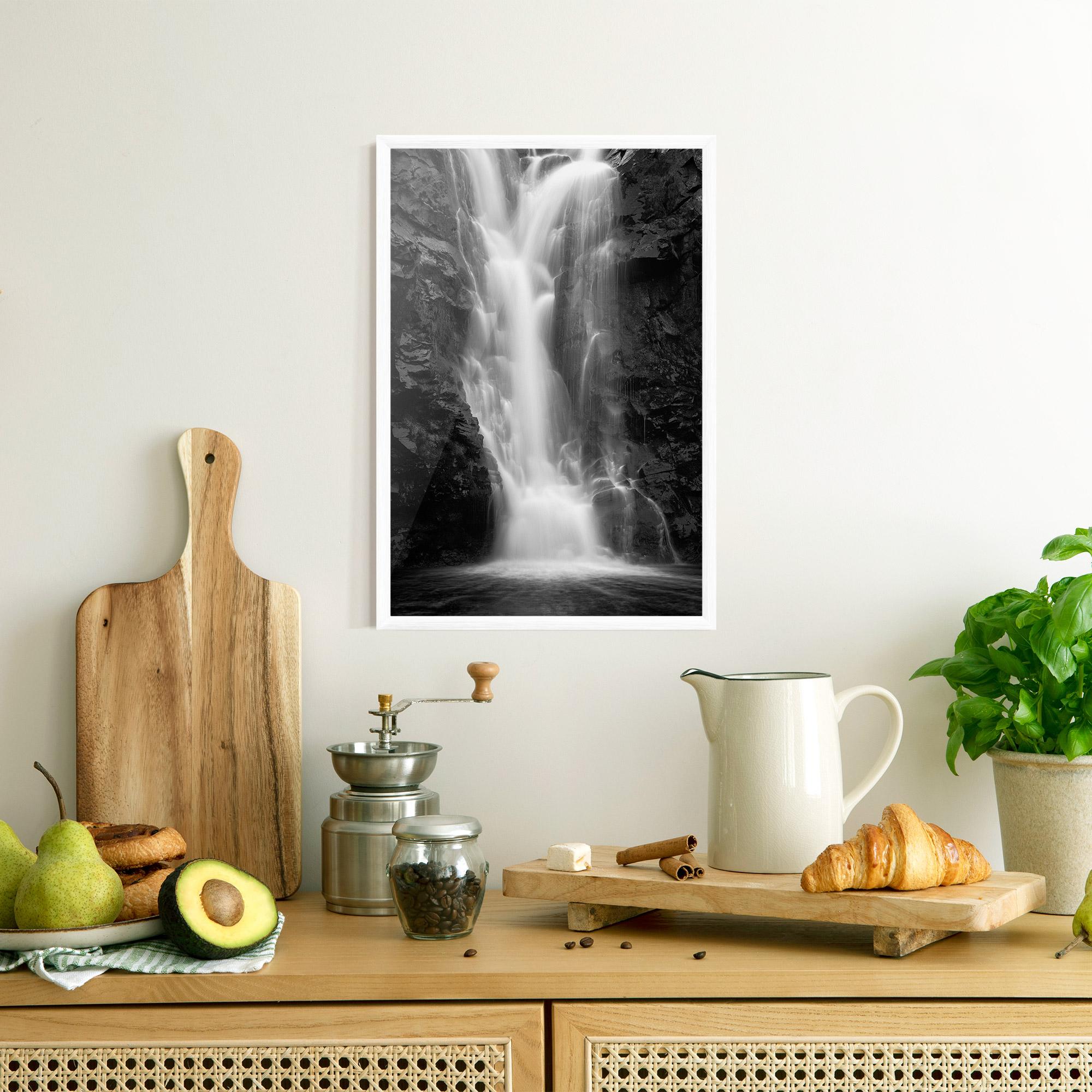 Poster Înrămat Black Rock Waterfall View mockup 8