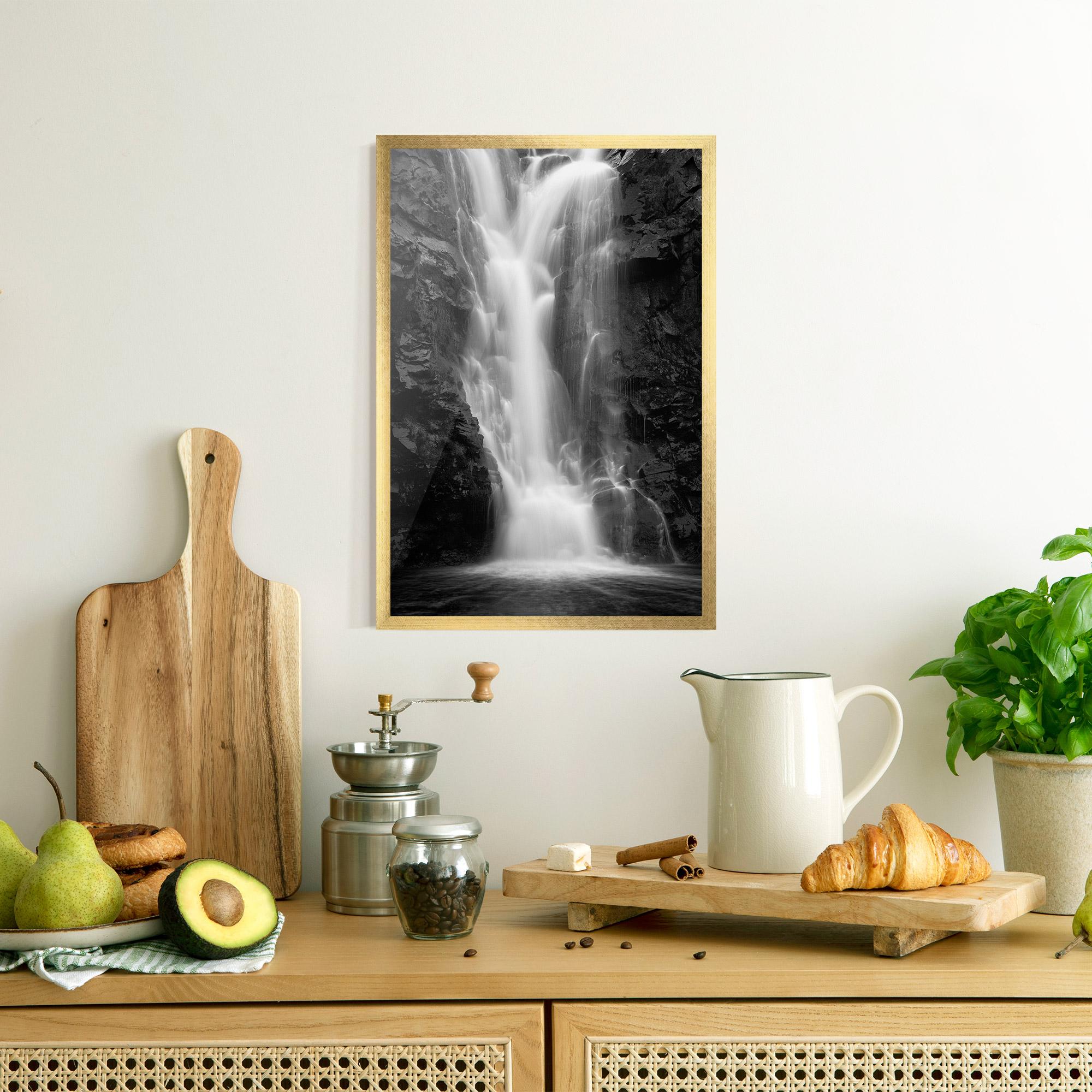 Poster Înrămat Black Rock Waterfall View mockup 8