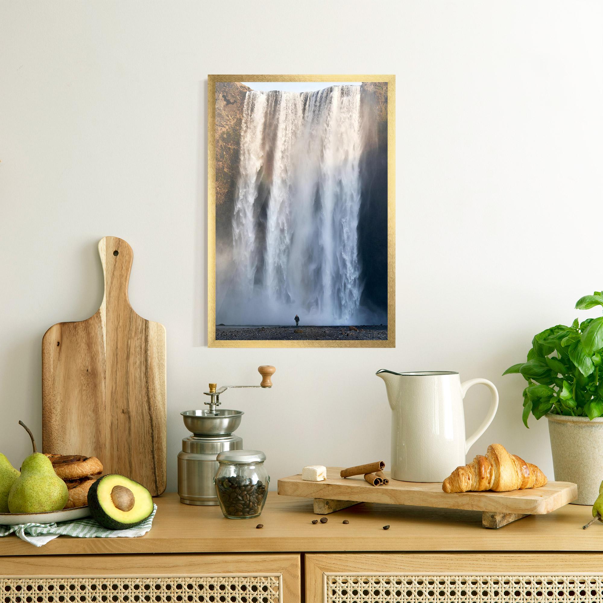 Poster Înrămat Small Man Waterfall mockup 8
