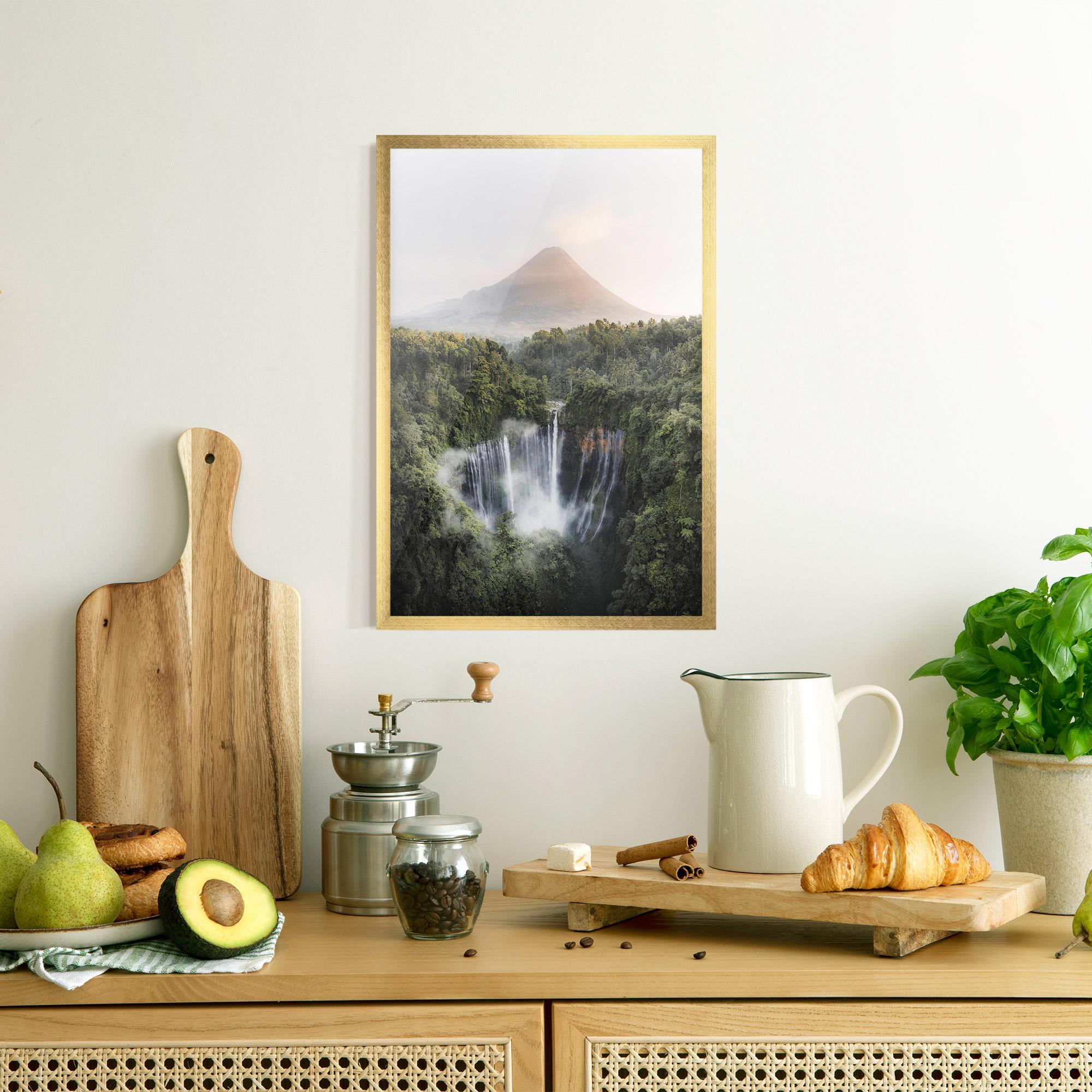 Poster Înrămat Vulcano Waterfall mockup 8