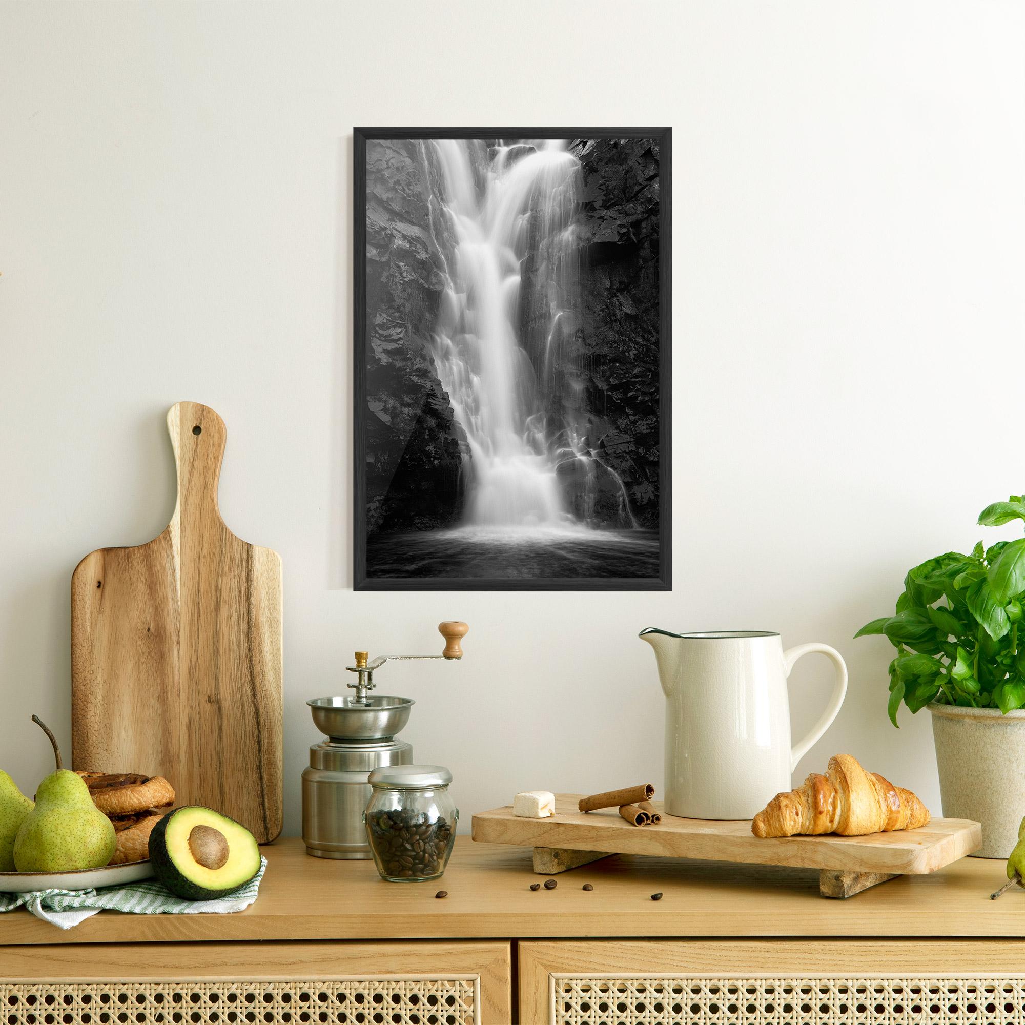 Poster Înrămat Black Rock Waterfall View mockup 8