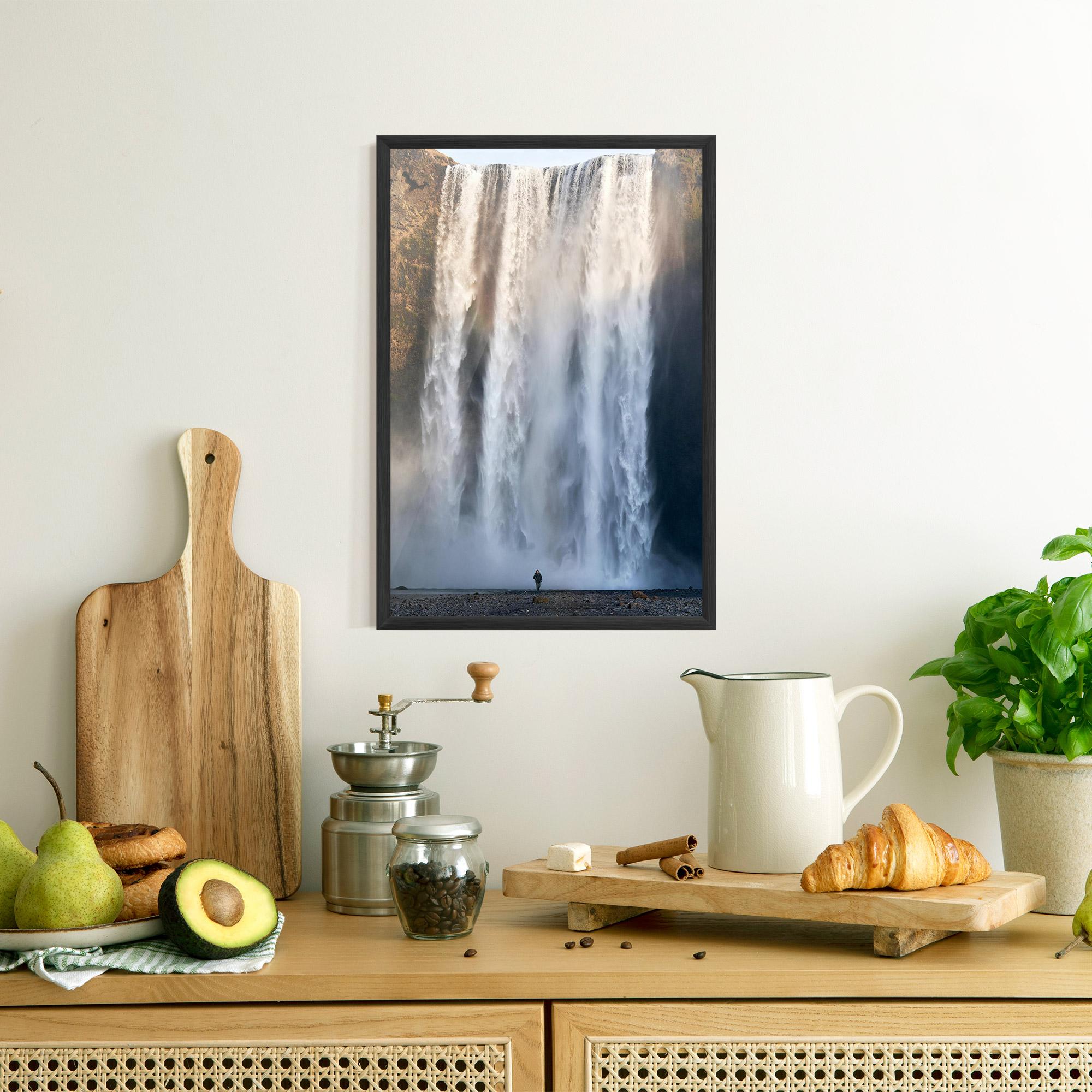 Poster Înrămat Small Man Waterfall mockup 8