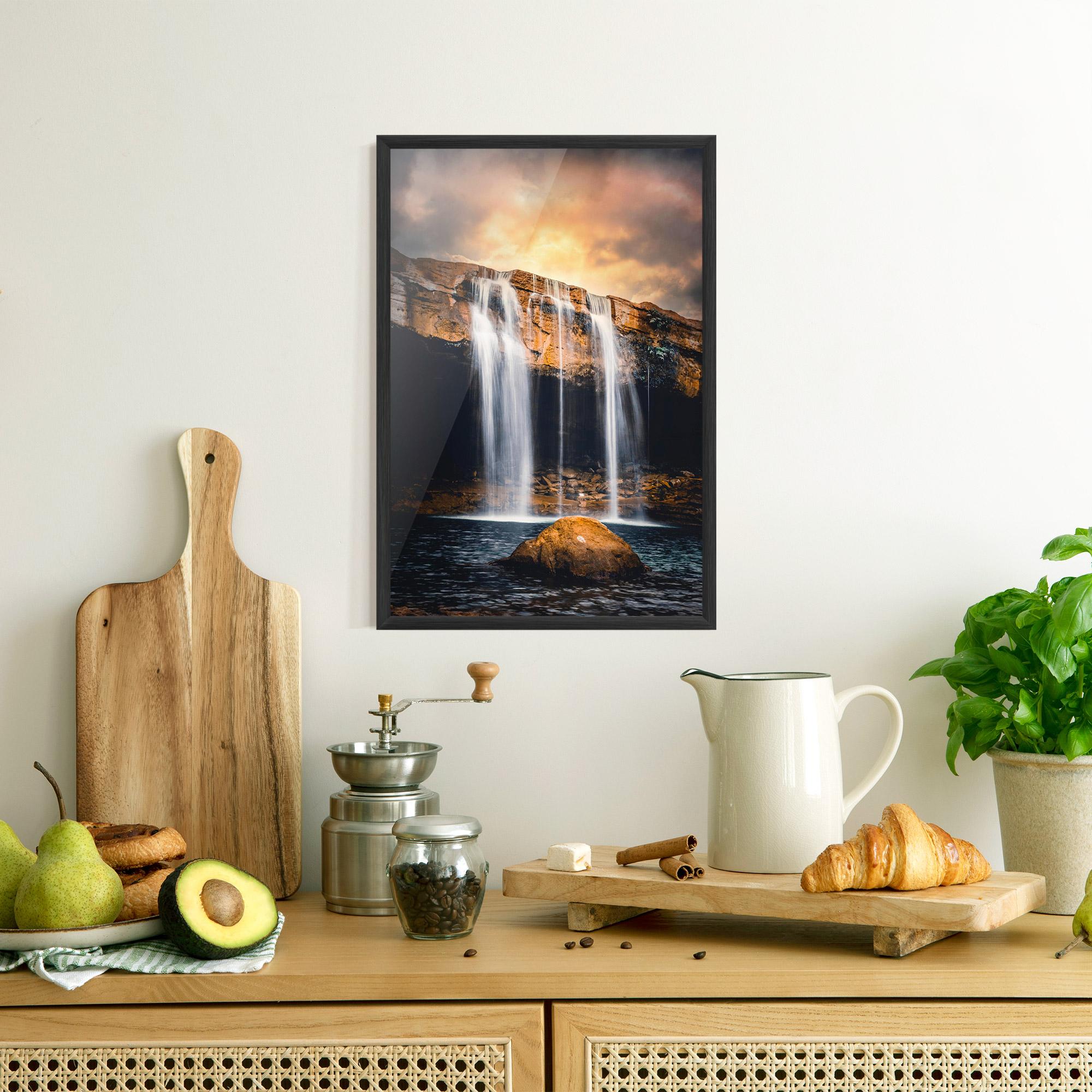 Poster Înrămat Waterfall Place To Hide mockup 8