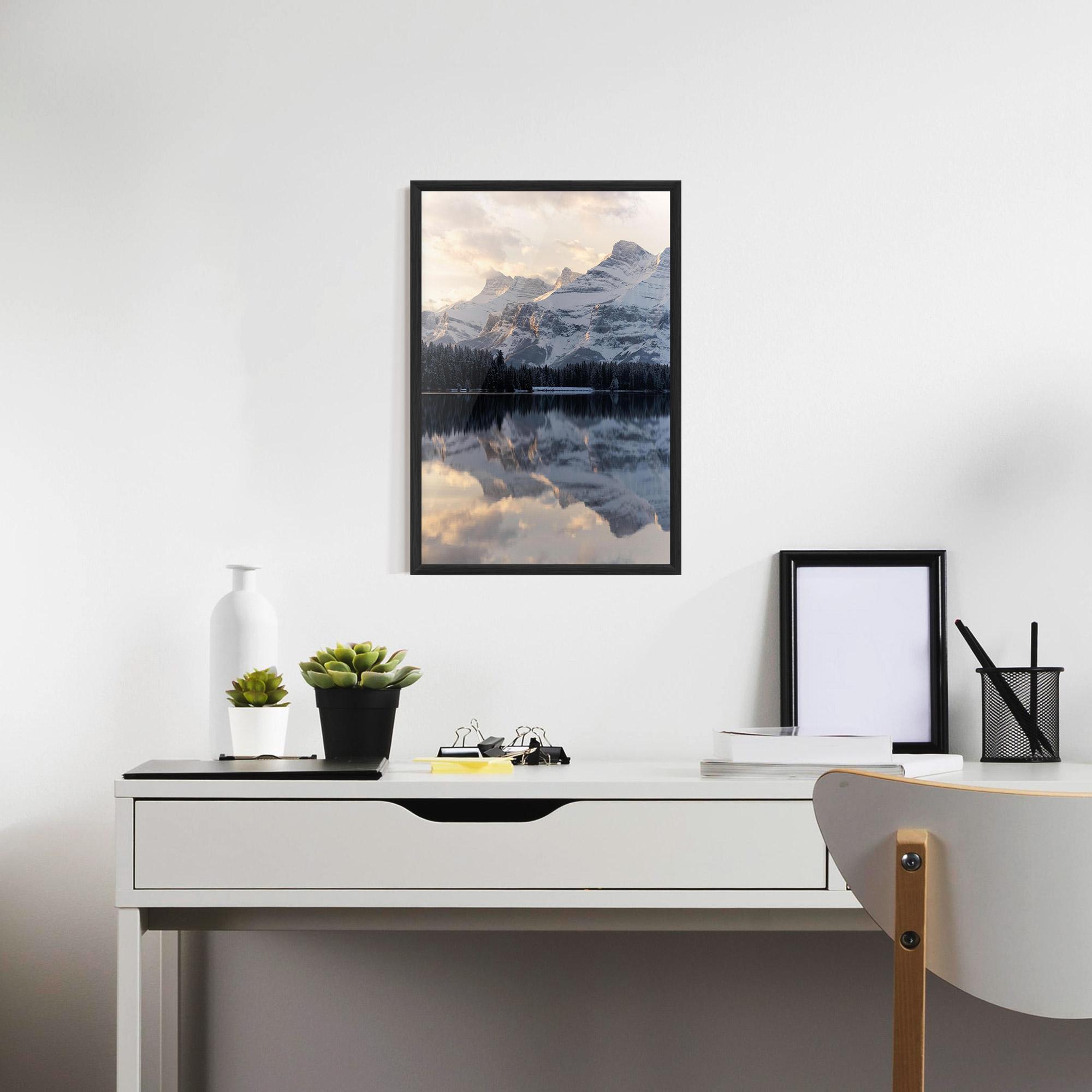 Poster Înrămat Pretty Light Lake mockup 7