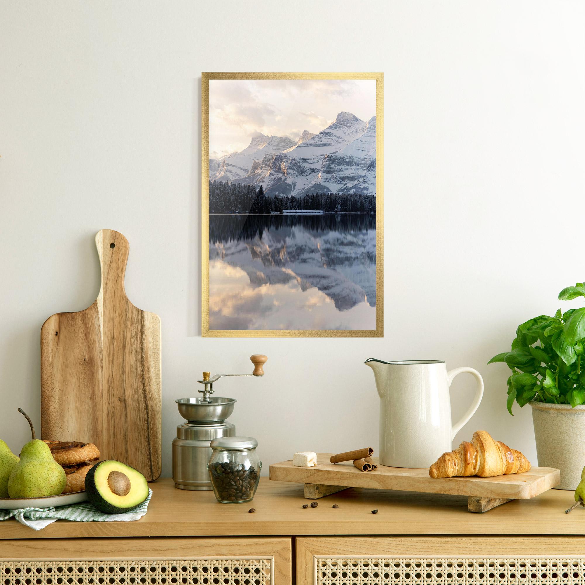 Poster Înrămat Pretty Light Lake mockup 8