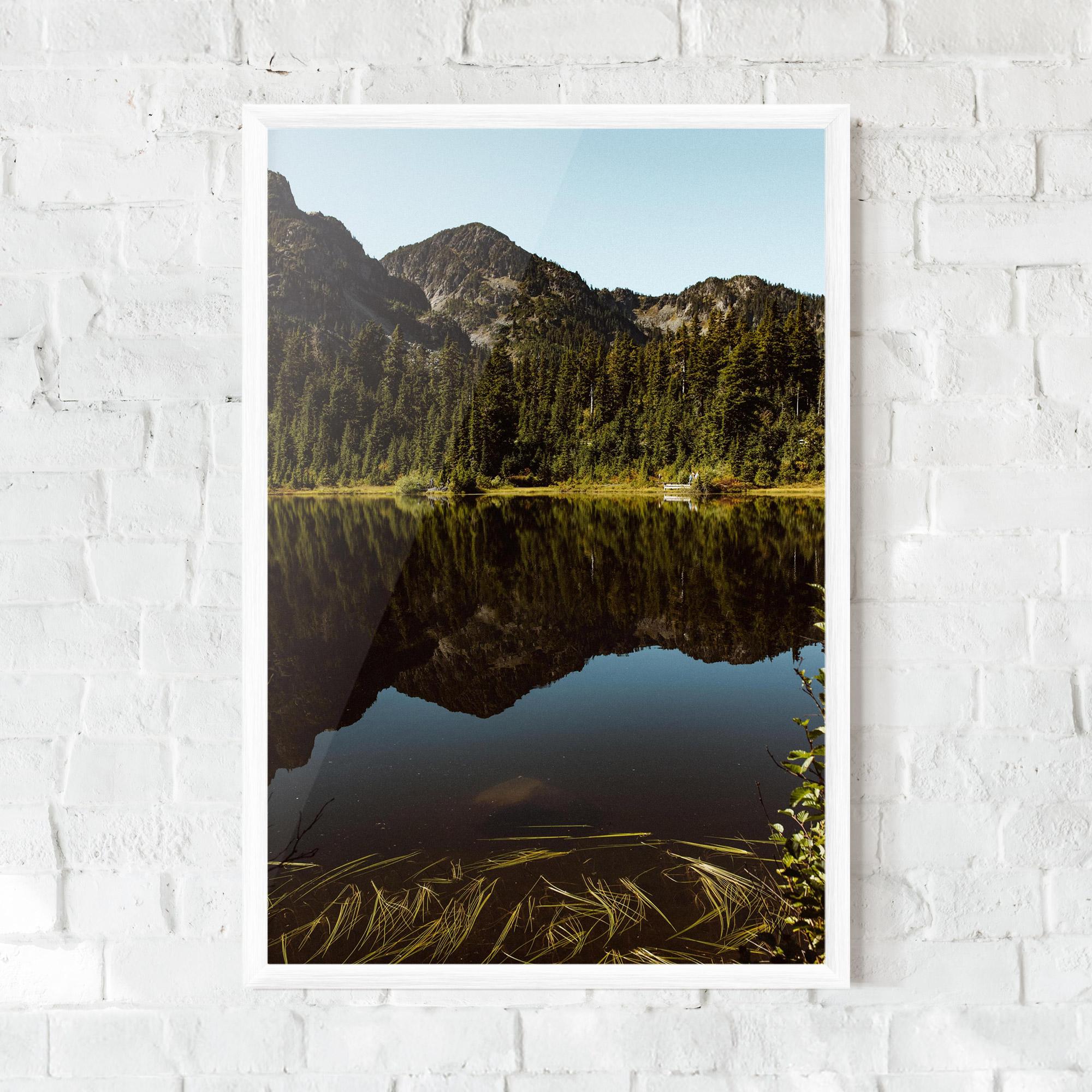 Poster Înrămat Big Lake Mountain mockup 0