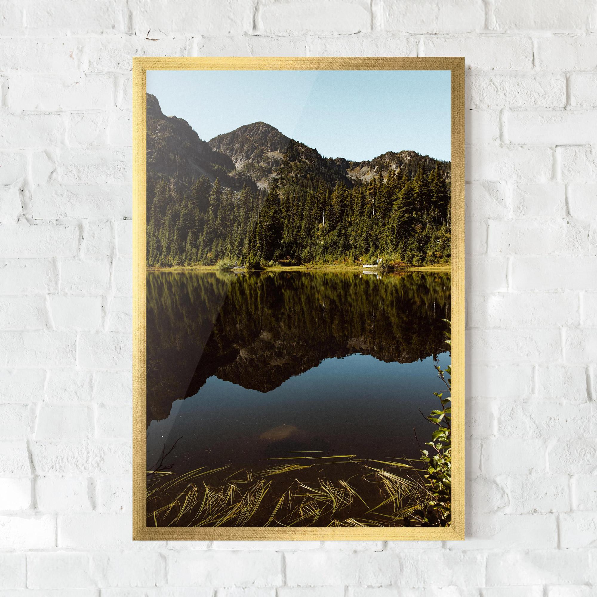 Poster Înrămat Big Lake Mountain mockup 0