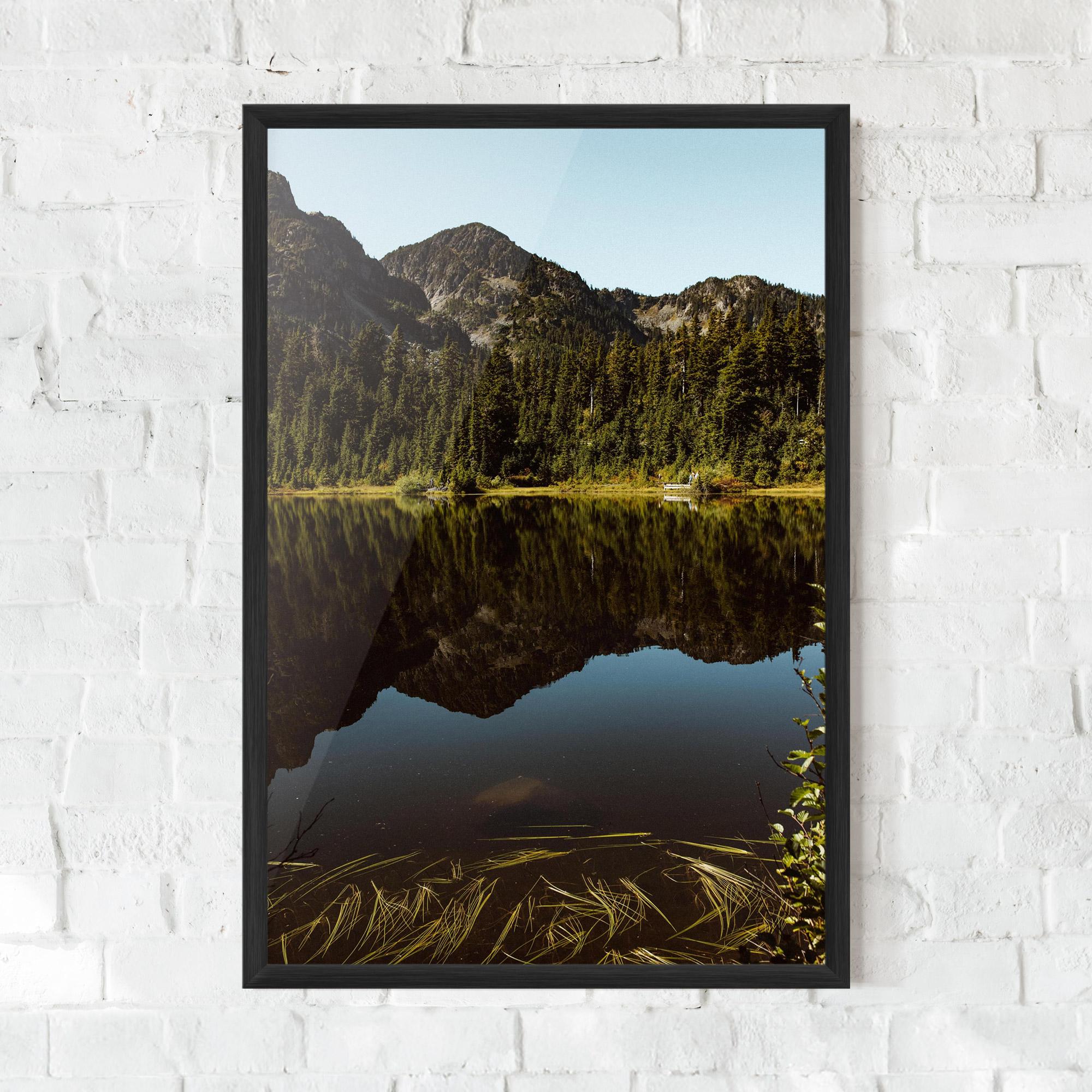 Poster Înrămat Big Lake Mountain mockup 0