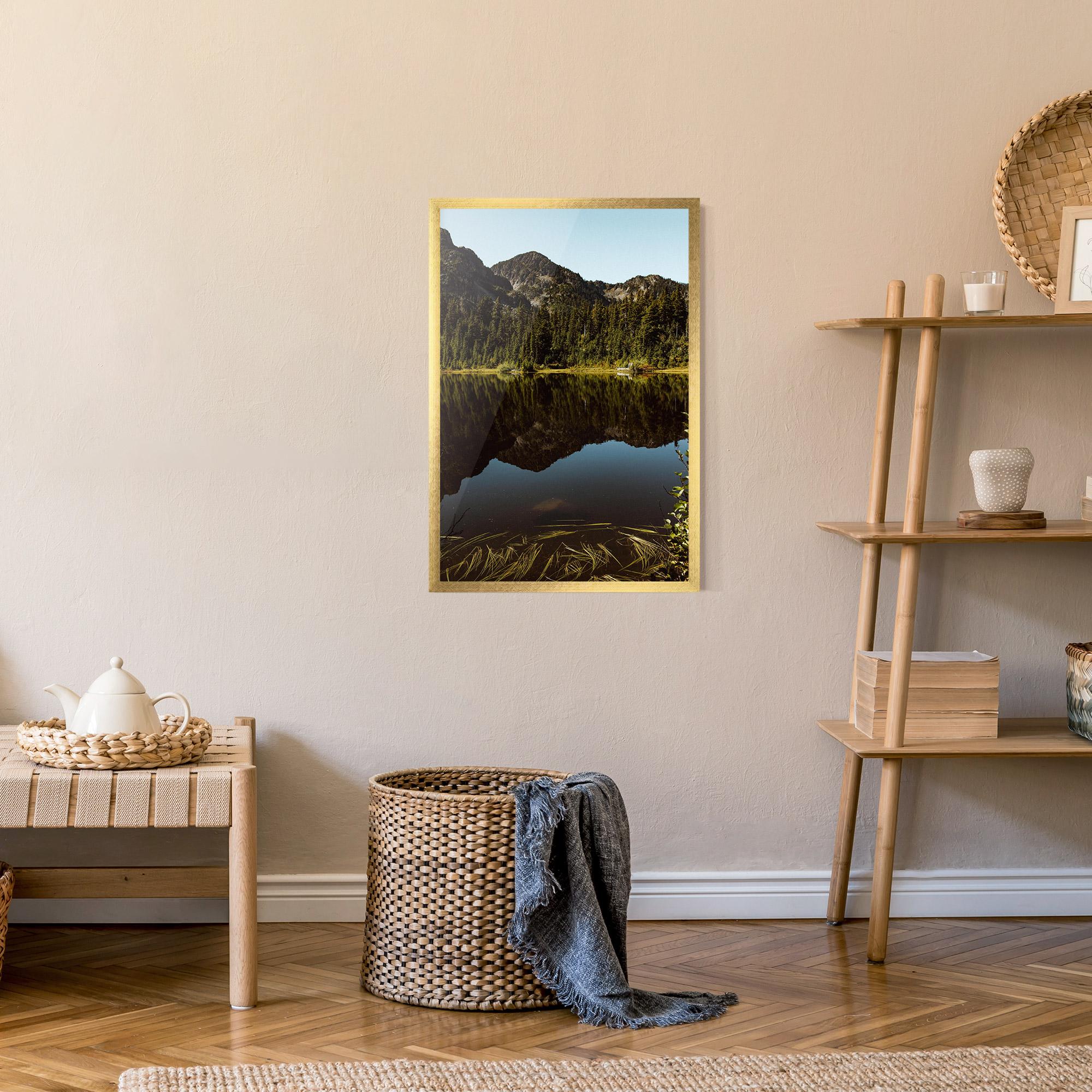 Poster Înrămat Big Lake Mountain mockup 9