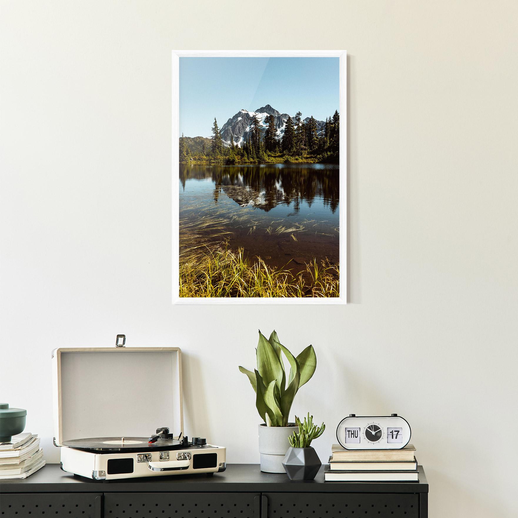 Poster Înrămat Lake Snow Mountain mockup 2