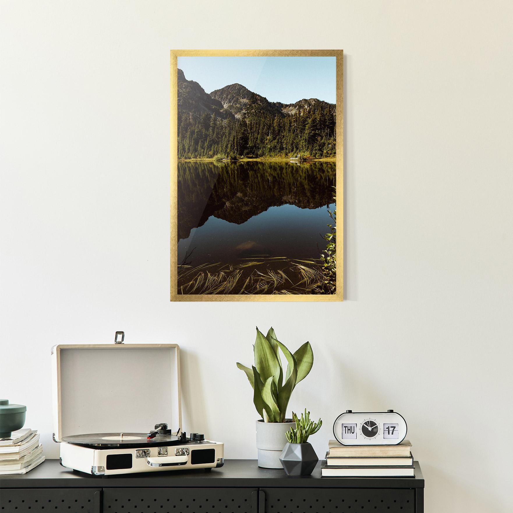 Poster Înrămat Big Lake Mountain mockup 2