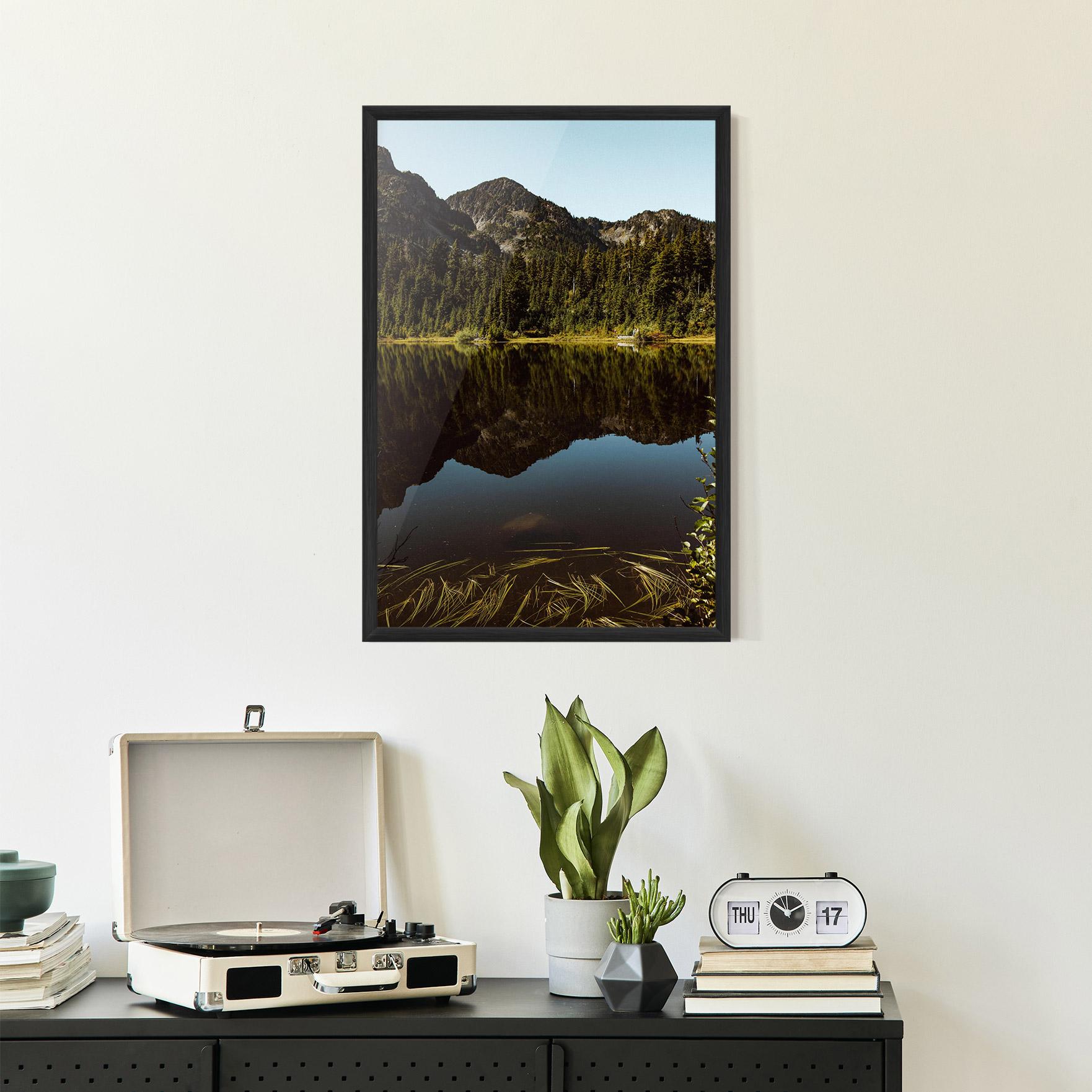 Poster Înrămat Big Lake Mountain mockup 2